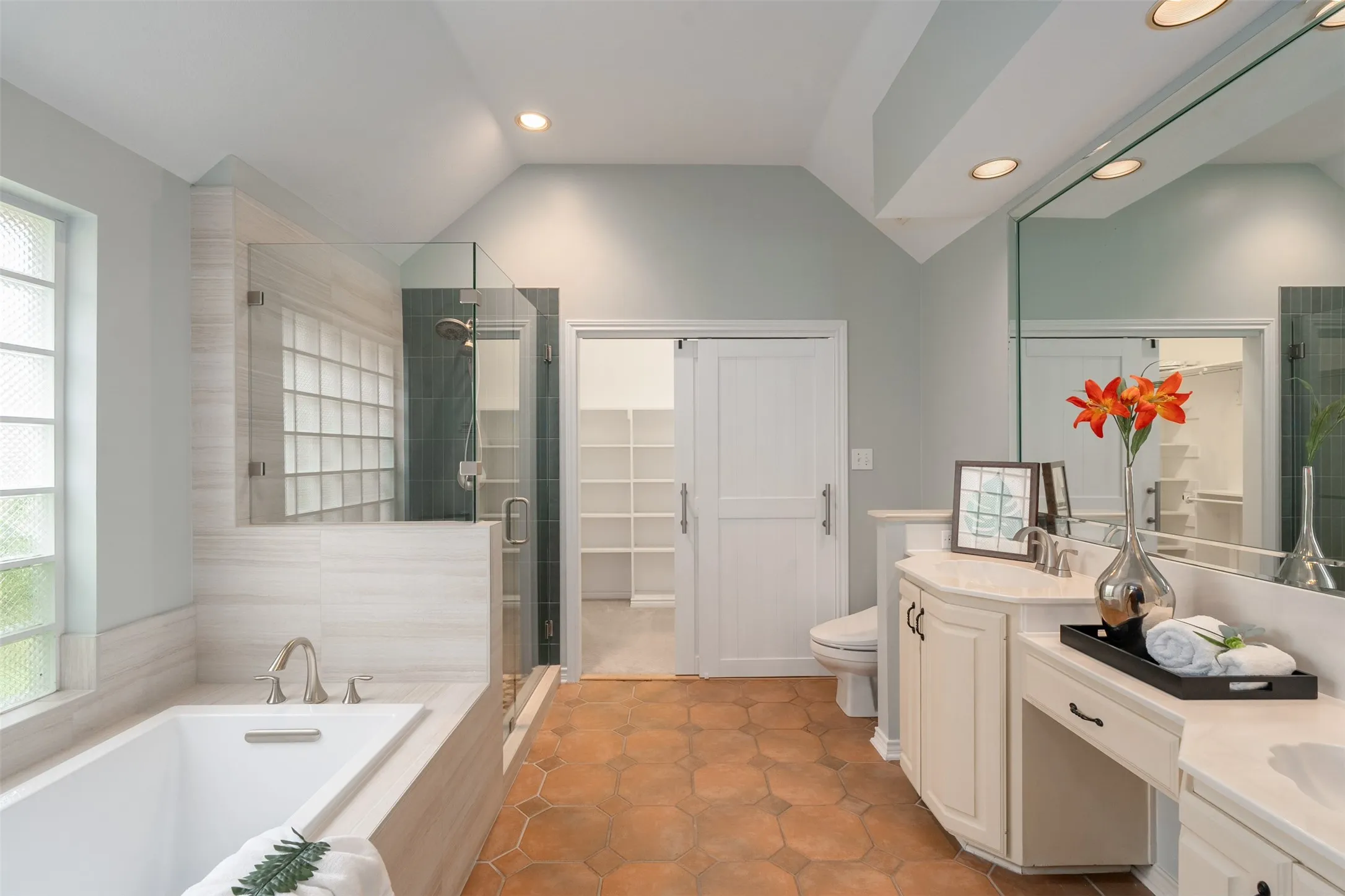 Single Family Residence For Rent in Dallas County , 8620 Forest Glen Drive, Irving, Texas 75063, 3 Bedroom, 2 Bathroom, 2 Garage spaces, 1,660 Sqft, built in 1995, mls#21389931, Real Estate Agent in Irving, Homes For Rent in Dallas county, Homes For Rent in Irving, Realtor in Irving Texas, Real Estate Brokerage Independent Realty Texas, Luminita Cordes Realtor