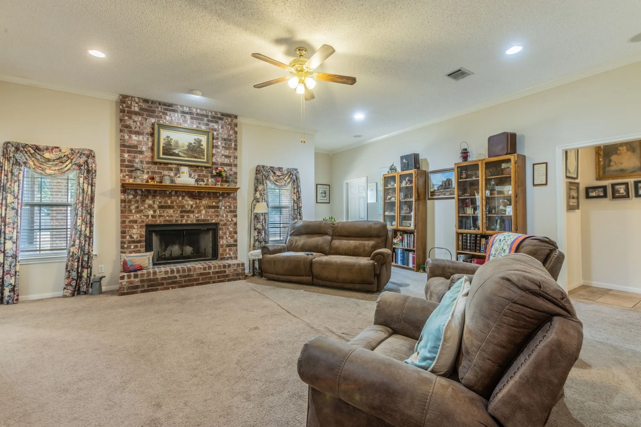 Single Family Residence For Sale in Mc Lennan County , 704 Saratoga Drive, Robinson, Texas 76706, 3 Bedroom, 3 Bathroom, 4 Garage spaces, 2,228 Sqft, built in 1998, mls#21391405, Real Estate Agent in Robinson, Homes For Sale in Mc Lennan county, Homes For Sale in Robinson, Realtor in Robinson Texas, Real Estate Brokerage Independent Realty Texas, Luminita Cordes Realtor