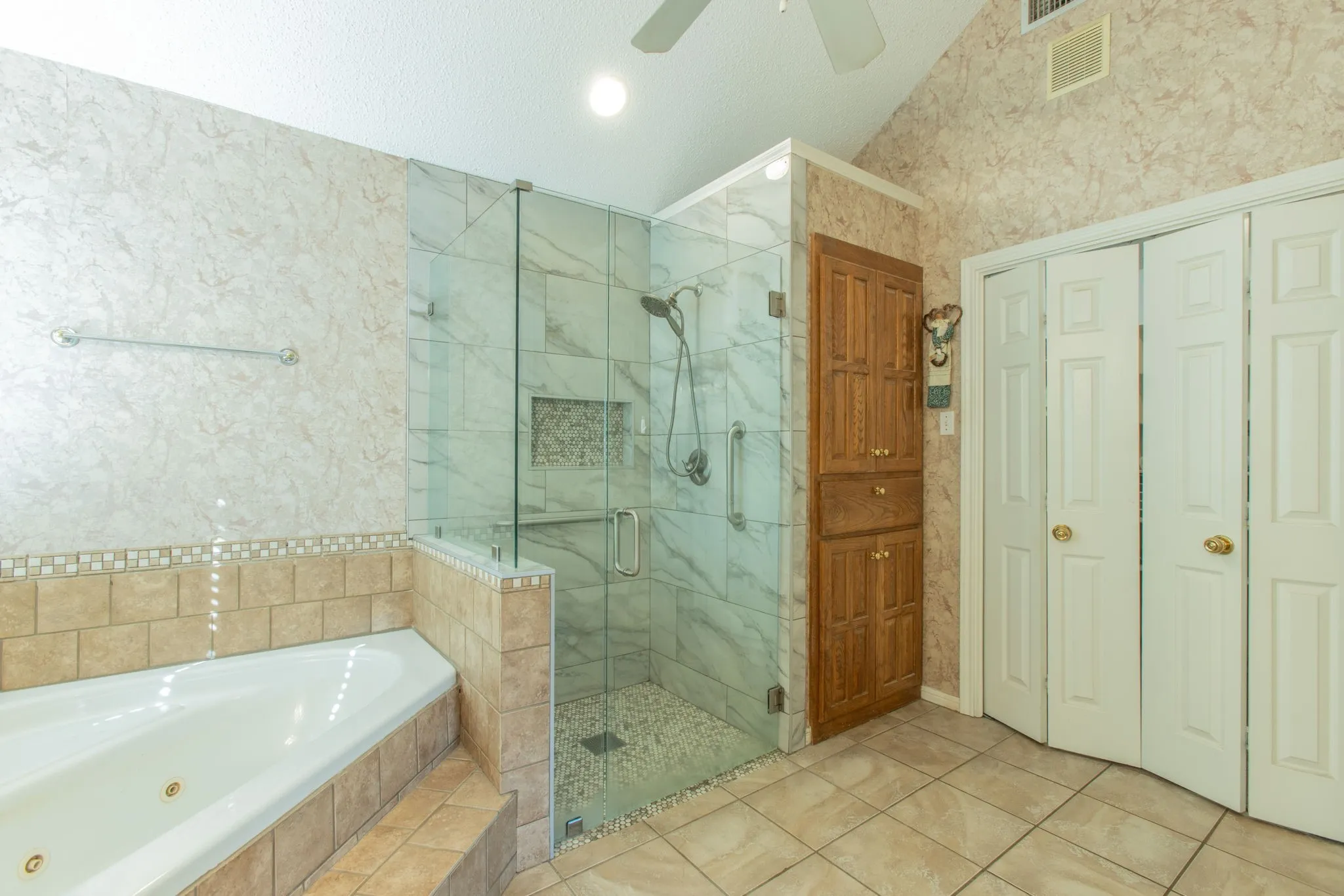 Single Family Residence For Sale in Mc Lennan County , 704 Saratoga Drive, Robinson, Texas 76706, 3 Bedroom, 3 Bathroom, 4 Garage spaces, 2,228 Sqft, built in 1998, mls#21391405, Real Estate Agent in Robinson, Homes For Sale in Mc Lennan county, Homes For Sale in Robinson, Realtor in Robinson Texas, Real Estate Brokerage Independent Realty Texas, Luminita Cordes Realtor