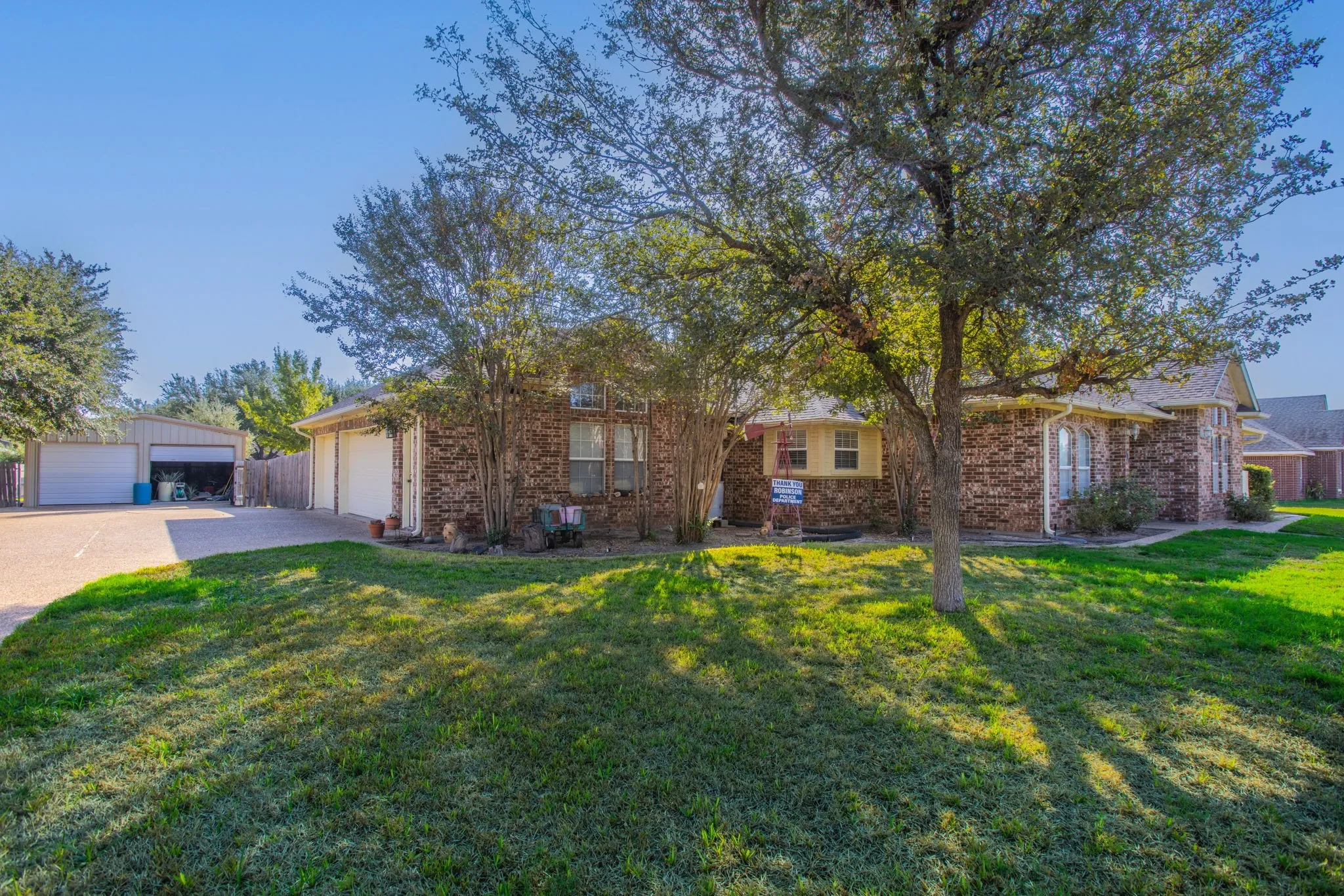 Single Family Residence For Sale in Mc Lennan County , 704 Saratoga Drive, Robinson, Texas 76706, 3 Bedroom, 3 Bathroom, 4 Garage spaces, 2,228 Sqft, built in 1998, mls#21391405, Real Estate Agent in Robinson, Homes For Sale in Mc Lennan county, Homes For Sale in Robinson, Realtor in Robinson Texas, Real Estate Brokerage Independent Realty Texas, Luminita Cordes Realtor