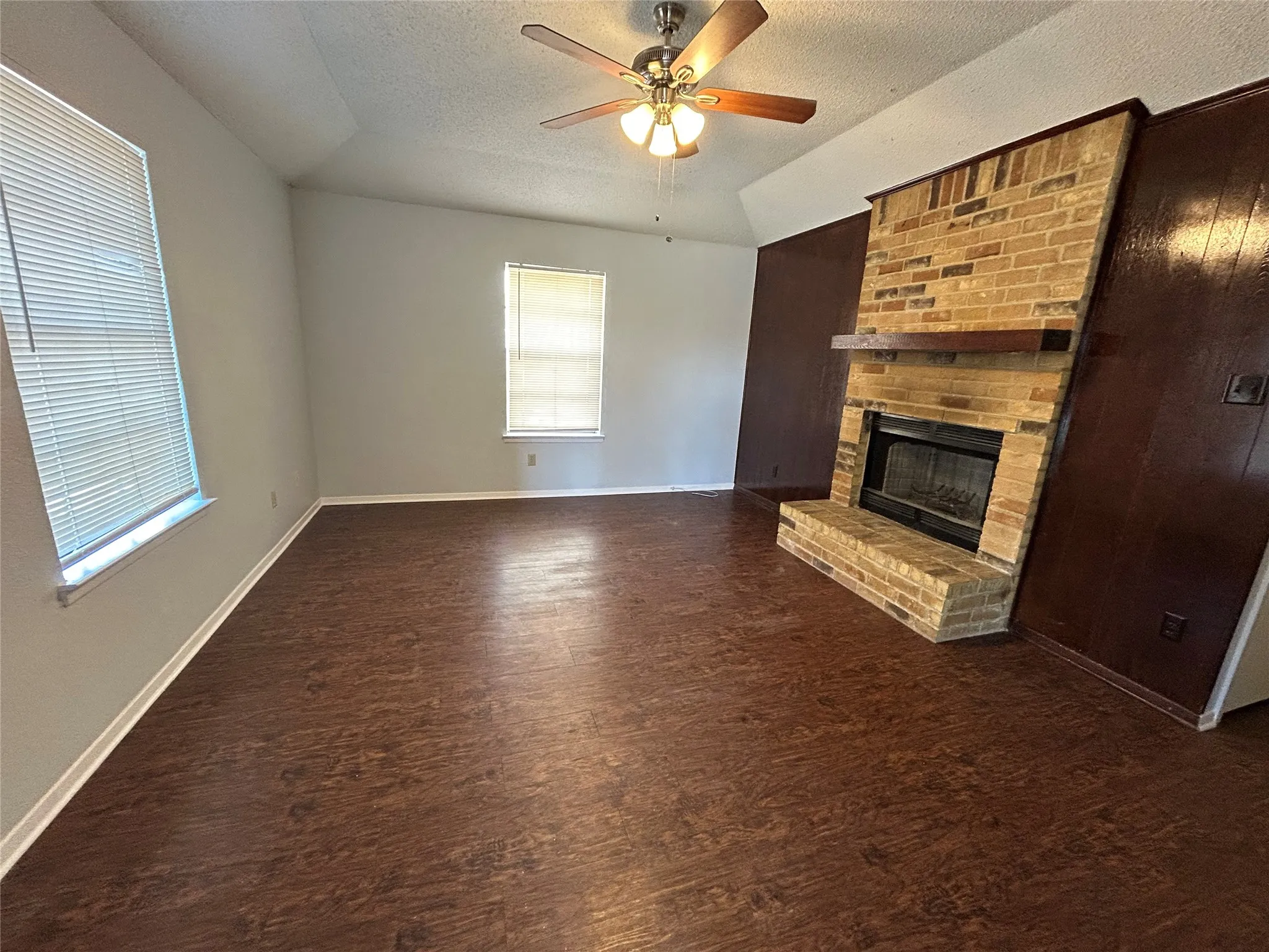 Duplex For Rent in Tarrant County , 7738 Sable Lane, North Richland Hills, Texas 76182, 2 Bedroom, 2 Bathroom, Garage spaces, 1,077 Sqft, built in 1985, mls#21391398, Real Estate Agent in North Richland Hills, Homes For Rent in Tarrant county, Homes For Rent in North Richland Hills, Realtor in North Richland Hills Texas, Real Estate Brokerage Independent Realty Texas, Luminita Cordes Realtor