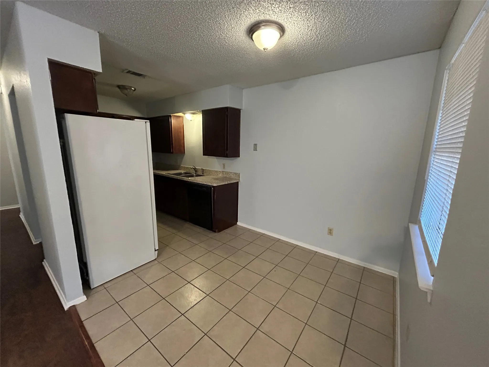 Duplex For Rent in Tarrant County , 7738 Sable Lane, North Richland Hills, Texas 76182, 2 Bedroom, 2 Bathroom, Garage spaces, 1,077 Sqft, built in 1985, mls#21391398, Real Estate Agent in North Richland Hills, Homes For Rent in Tarrant county, Homes For Rent in North Richland Hills, Realtor in North Richland Hills Texas, Real Estate Brokerage Independent Realty Texas, Luminita Cordes Realtor