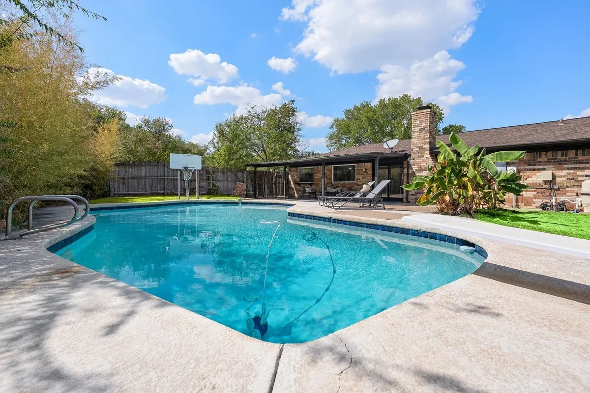 Single Family Residence For Sale in Tarrant County , 8224 Pearl Street, North Richland Hills, Texas 76180, 3 Bedroom, 2 Bathroom, 2 Garage spaces, 1,687 Sqft, built in 1977, mls#21375376, Real Estate Agent in North Richland Hills, Homes For Sale in Tarrant county, Homes For Sale in North Richland Hills, Realtor in North Richland Hills Texas, Real Estate Brokerage Independent Realty Texas, Luminita Cordes Realtor