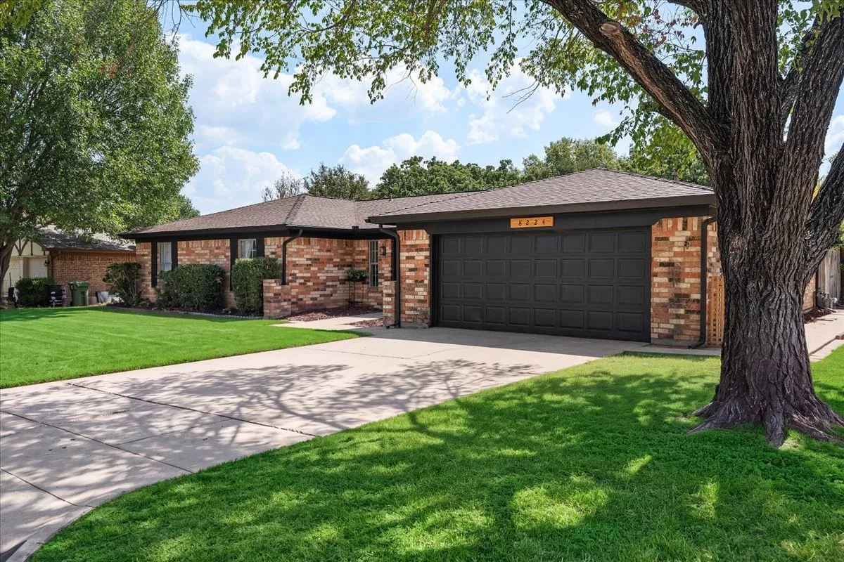 Single Family Residence For Sale in Tarrant County , 8224 Pearl Street, North Richland Hills, Texas 76180, 3 Bedroom, 2 Bathroom, 2 Garage spaces, 1,687 Sqft, built in 1977, mls#21375376, Real Estate Agent in North Richland Hills, Homes For Sale in Tarrant county, Homes For Sale in North Richland Hills, Realtor in North Richland Hills Texas, Real Estate Brokerage Independent Realty Texas, Luminita Cordes Realtor