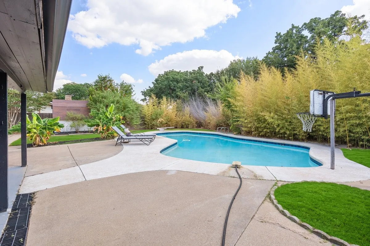 Single Family Residence For Sale in Tarrant County , 8224 Pearl Street, North Richland Hills, Texas 76180, 3 Bedroom, 2 Bathroom, 2 Garage spaces, 1,687 Sqft, built in 1977, mls#21375376, Real Estate Agent in North Richland Hills, Homes For Sale in Tarrant county, Homes For Sale in North Richland Hills, Realtor in North Richland Hills Texas, Real Estate Brokerage Independent Realty Texas, Luminita Cordes Realtor