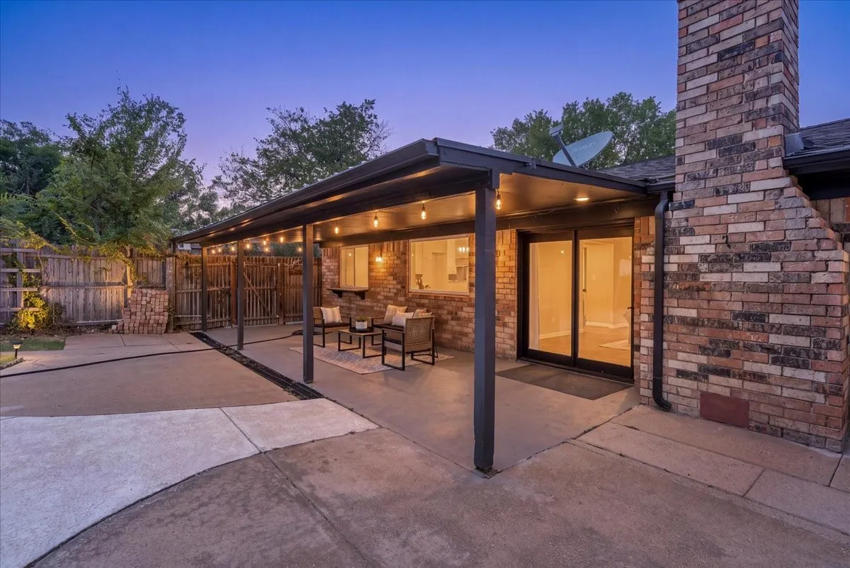 Single Family Residence For Sale in Tarrant County , 8224 Pearl Street, North Richland Hills, Texas 76180, 3 Bedroom, 2 Bathroom, 2 Garage spaces, 1,687 Sqft, built in 1977, mls#21375376, Real Estate Agent in North Richland Hills, Homes For Sale in Tarrant county, Homes For Sale in North Richland Hills, Realtor in North Richland Hills Texas, Real Estate Brokerage Independent Realty Texas, Luminita Cordes Realtor
