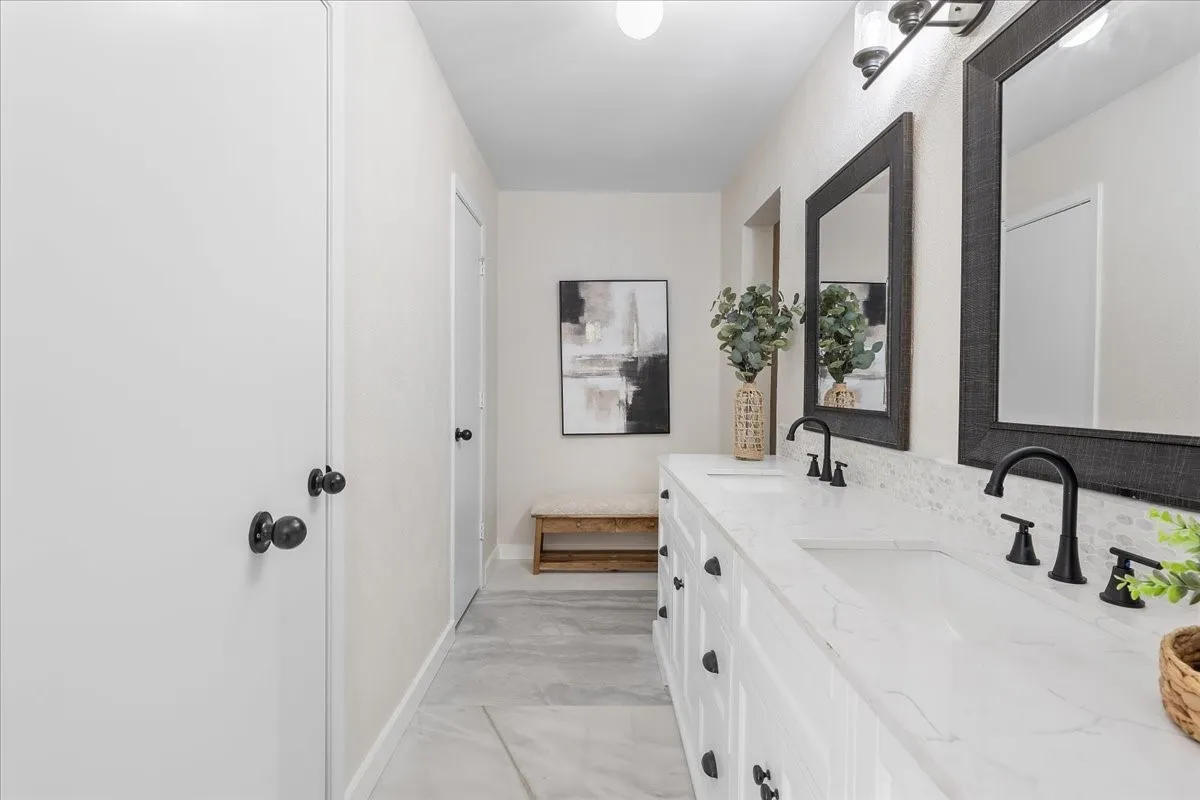 Single Family Residence For Sale in Tarrant County , 8224 Pearl Street, North Richland Hills, Texas 76180, 3 Bedroom, 2 Bathroom, 2 Garage spaces, 1,687 Sqft, built in 1977, mls#21375376, Real Estate Agent in North Richland Hills, Homes For Sale in Tarrant county, Homes For Sale in North Richland Hills, Realtor in North Richland Hills Texas, Real Estate Brokerage Independent Realty Texas, Luminita Cordes Realtor