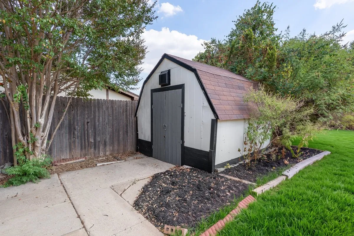Single Family Residence For Sale in Tarrant County , 8224 Pearl Street, North Richland Hills, Texas 76180, 3 Bedroom, 2 Bathroom, 2 Garage spaces, 1,687 Sqft, built in 1977, mls#21375376, Real Estate Agent in North Richland Hills, Homes For Sale in Tarrant county, Homes For Sale in North Richland Hills, Realtor in North Richland Hills Texas, Real Estate Brokerage Independent Realty Texas, Luminita Cordes Realtor