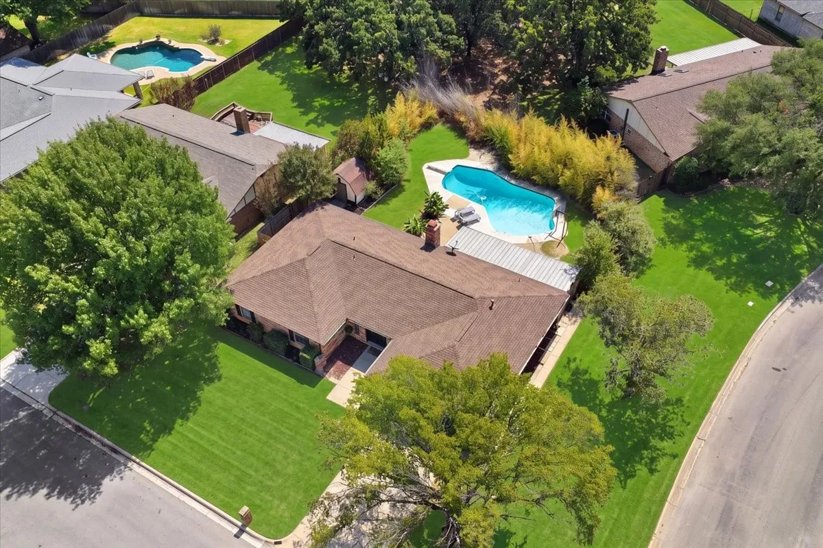 Single Family Residence For Sale in Tarrant County , 8224 Pearl Street, North Richland Hills, Texas 76180, 3 Bedroom, 2 Bathroom, 2 Garage spaces, 1,687 Sqft, built in 1977, mls#21375376, Real Estate Agent in North Richland Hills, Homes For Sale in Tarrant county, Homes For Sale in North Richland Hills, Realtor in North Richland Hills Texas, Real Estate Brokerage Independent Realty Texas, Luminita Cordes Realtor