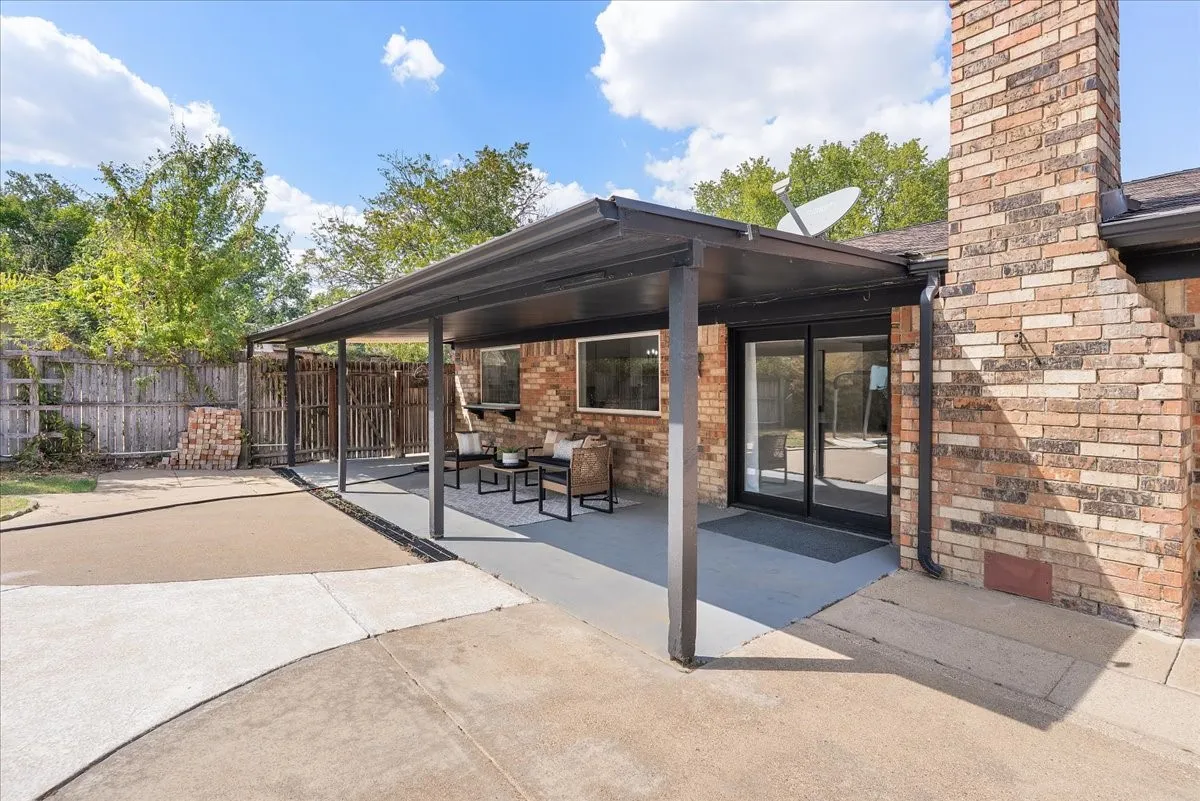 Single Family Residence For Sale in Tarrant County , 8224 Pearl Street, North Richland Hills, Texas 76180, 3 Bedroom, 2 Bathroom, 2 Garage spaces, 1,687 Sqft, built in 1977, mls#21375376, Real Estate Agent in North Richland Hills, Homes For Sale in Tarrant county, Homes For Sale in North Richland Hills, Realtor in North Richland Hills Texas, Real Estate Brokerage Independent Realty Texas, Luminita Cordes Realtor