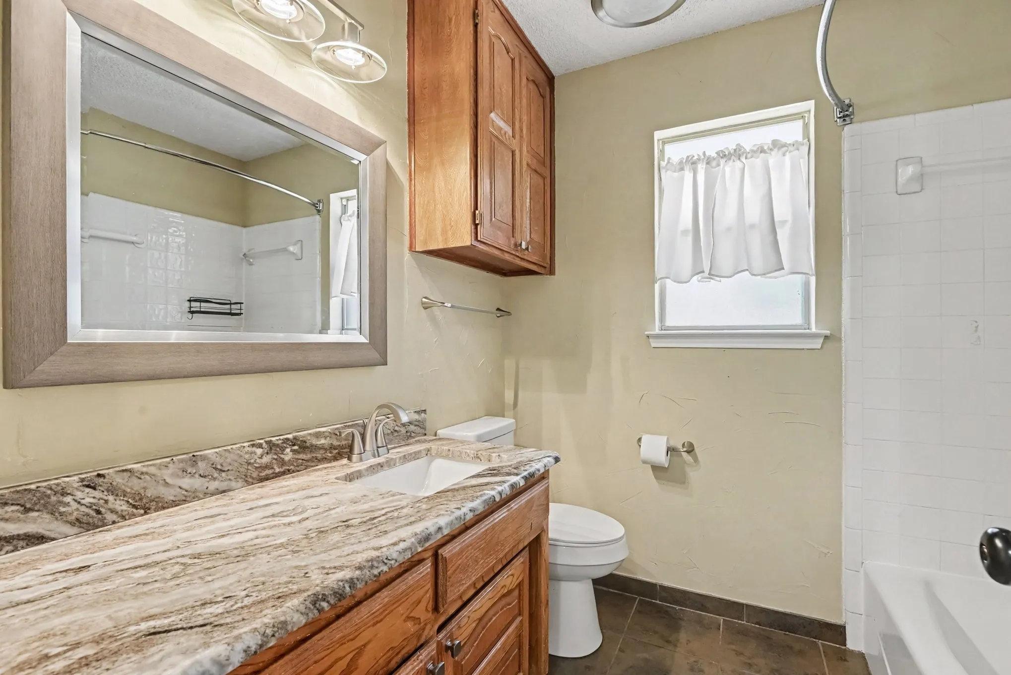 Single Family Residence For Sale in Parker County , 110 Mill Creek Lane, Weatherford, Texas 76087, 3 Bedroom, 2 Bathroom, 2 Garage spaces, 1,674 Sqft, built in 1989, mls#21368355, Real Estate Agent in Weatherford, Homes For Sale in Parker county, Homes For Sale in Weatherford, Realtor in Weatherford Texas, Real Estate Brokerage Independent Realty Texas, Luminita Cordes Realtor