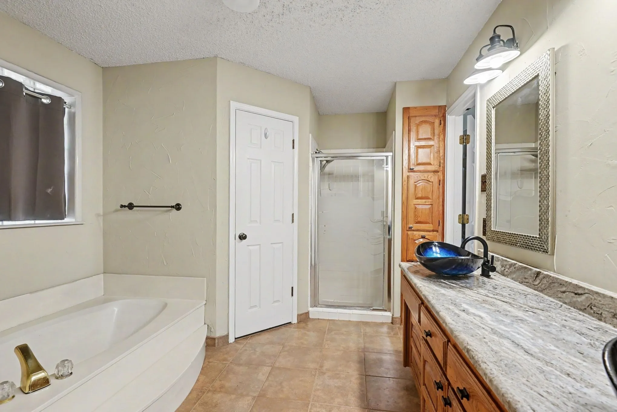 Single Family Residence For Sale in Parker County , 110 Mill Creek Lane, Weatherford, Texas 76087, 3 Bedroom, 2 Bathroom, 2 Garage spaces, 1,674 Sqft, built in 1989, mls#21368355, Real Estate Agent in Weatherford, Homes For Sale in Parker county, Homes For Sale in Weatherford, Realtor in Weatherford Texas, Real Estate Brokerage Independent Realty Texas, Luminita Cordes Realtor