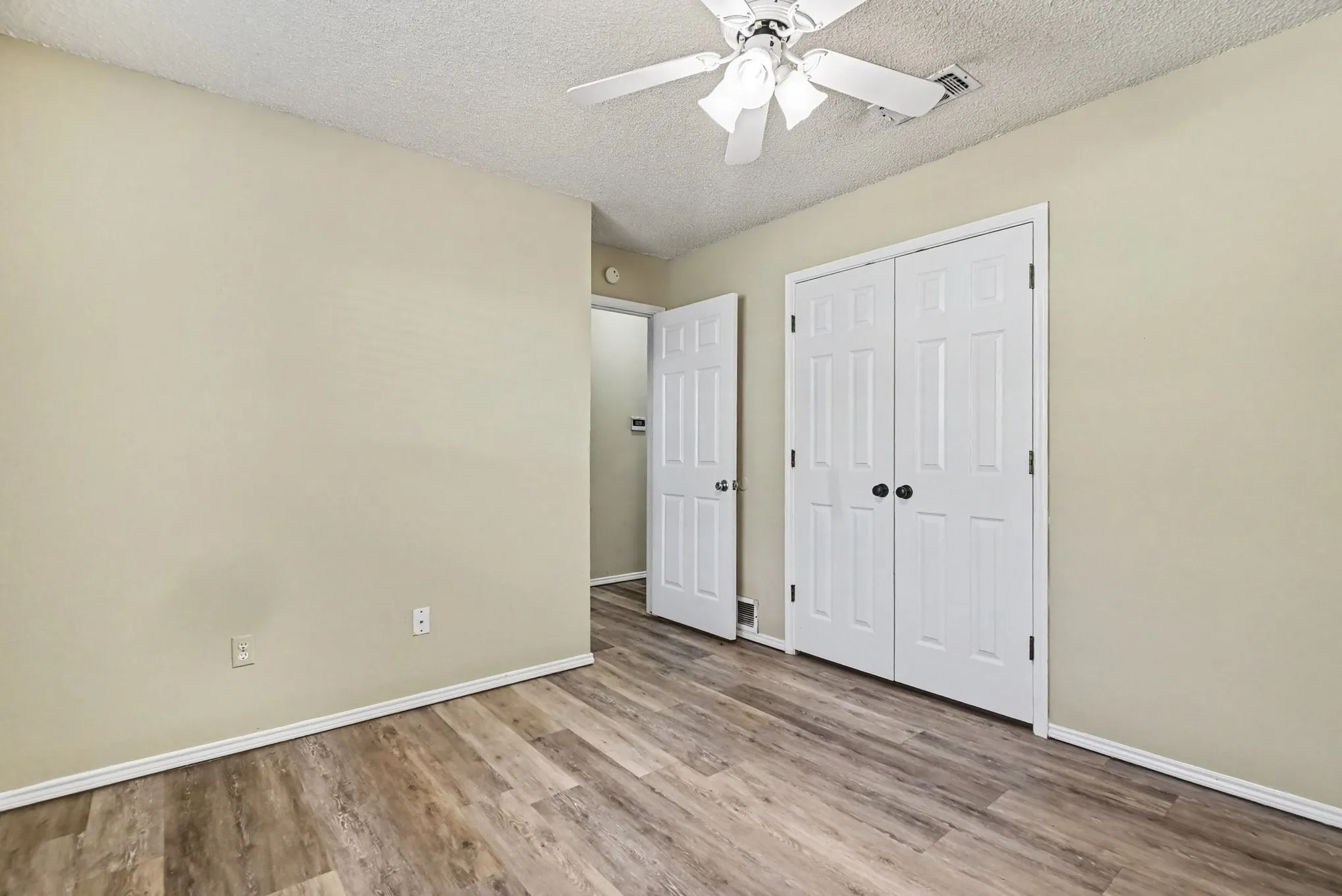 Single Family Residence For Sale in Parker County , 110 Mill Creek Lane, Weatherford, Texas 76087, 3 Bedroom, 2 Bathroom, 2 Garage spaces, 1,674 Sqft, built in 1989, mls#21368355, Real Estate Agent in Weatherford, Homes For Sale in Parker county, Homes For Sale in Weatherford, Realtor in Weatherford Texas, Real Estate Brokerage Independent Realty Texas, Luminita Cordes Realtor