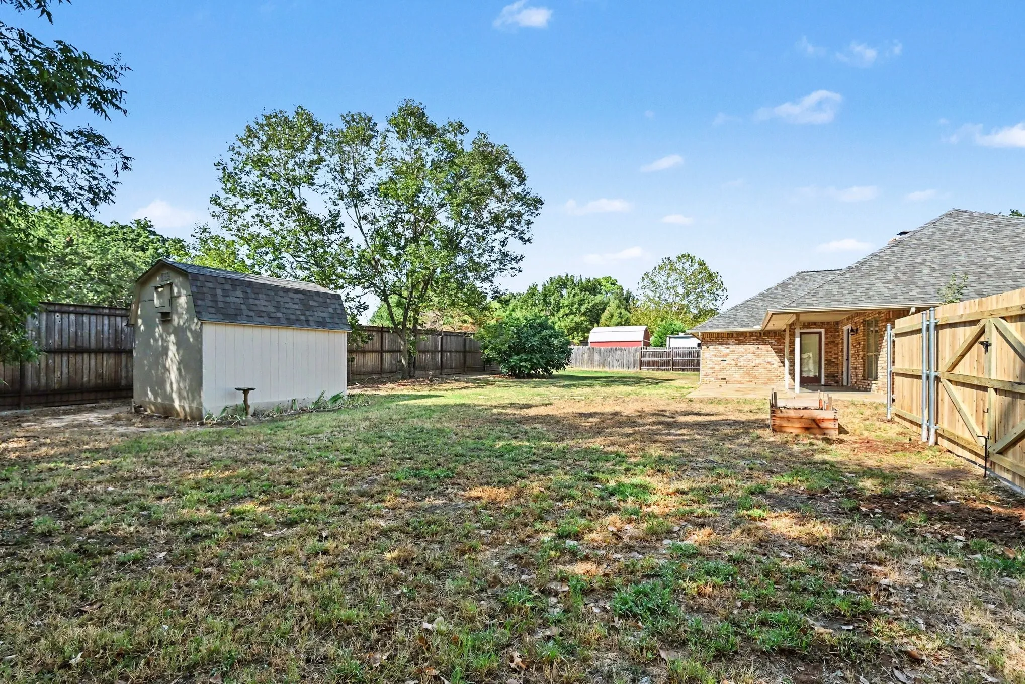 Single Family Residence For Sale in Parker County , 110 Mill Creek Lane, Weatherford, Texas 76087, 3 Bedroom, 2 Bathroom, 2 Garage spaces, 1,674 Sqft, built in 1989, mls#21368355, Real Estate Agent in Weatherford, Homes For Sale in Parker county, Homes For Sale in Weatherford, Realtor in Weatherford Texas, Real Estate Brokerage Independent Realty Texas, Luminita Cordes Realtor