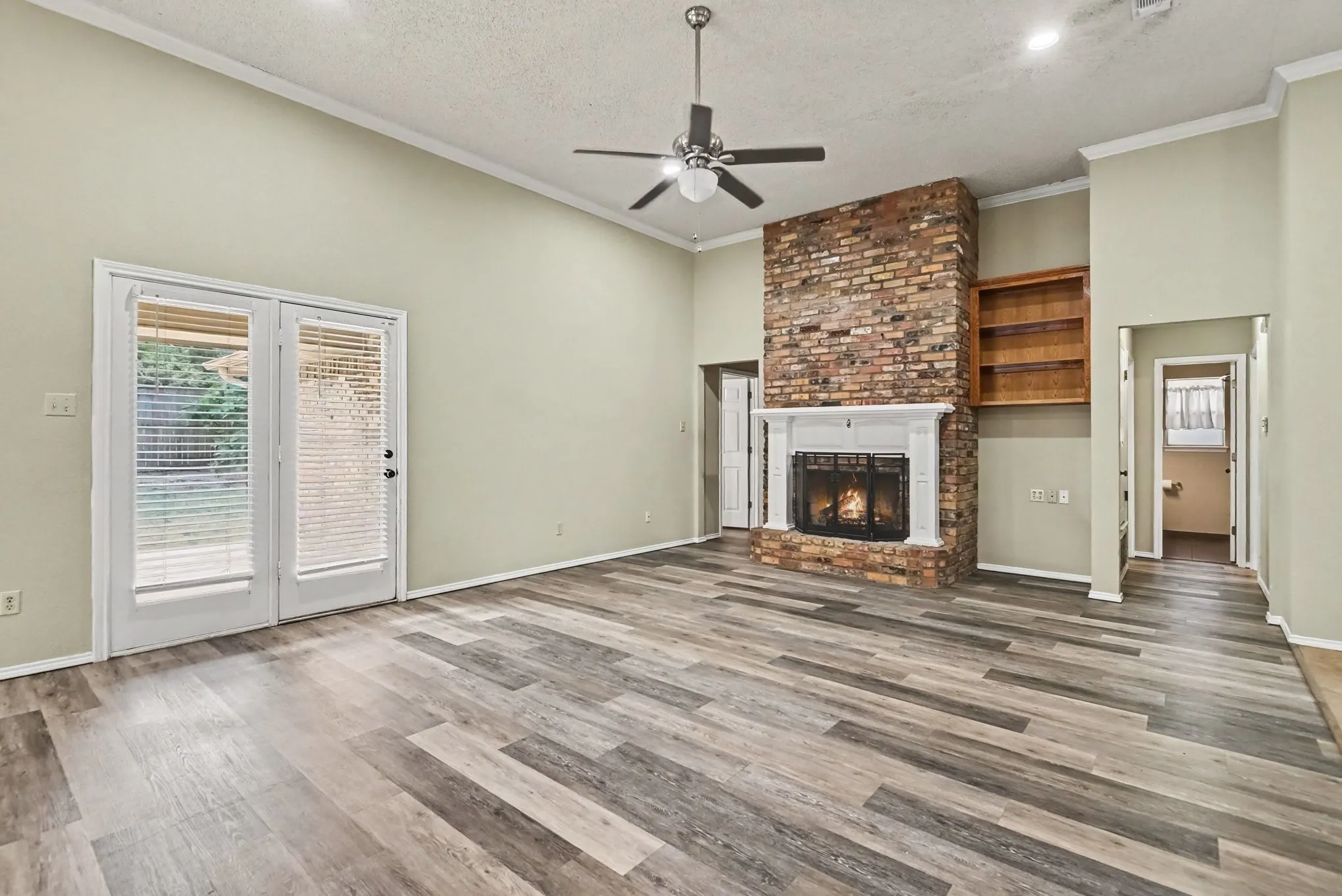 Single Family Residence For Sale in Parker County , 110 Mill Creek Lane, Weatherford, Texas 76087, 3 Bedroom, 2 Bathroom, 2 Garage spaces, 1,674 Sqft, built in 1989, mls#21368355, Real Estate Agent in Weatherford, Homes For Sale in Parker county, Homes For Sale in Weatherford, Realtor in Weatherford Texas, Real Estate Brokerage Independent Realty Texas, Luminita Cordes Realtor