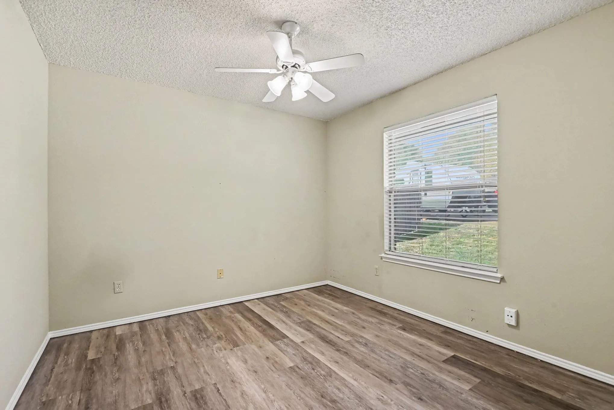 Single Family Residence For Sale in Parker County , 110 Mill Creek Lane, Weatherford, Texas 76087, 3 Bedroom, 2 Bathroom, 2 Garage spaces, 1,674 Sqft, built in 1989, mls#21368355, Real Estate Agent in Weatherford, Homes For Sale in Parker county, Homes For Sale in Weatherford, Realtor in Weatherford Texas, Real Estate Brokerage Independent Realty Texas, Luminita Cordes Realtor
