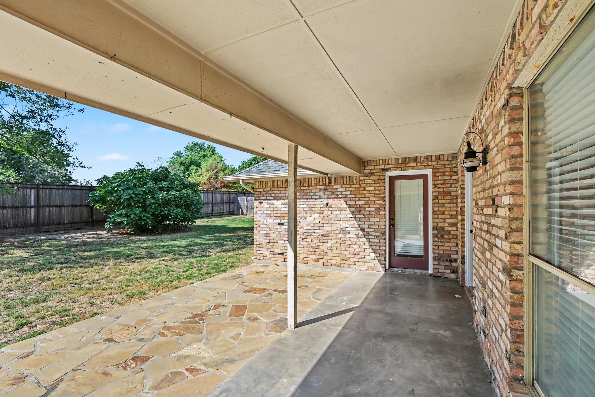 Single Family Residence For Sale in Parker County , 110 Mill Creek Lane, Weatherford, Texas 76087, 3 Bedroom, 2 Bathroom, 2 Garage spaces, 1,674 Sqft, built in 1989, mls#21368355, Real Estate Agent in Weatherford, Homes For Sale in Parker county, Homes For Sale in Weatherford, Realtor in Weatherford Texas, Real Estate Brokerage Independent Realty Texas, Luminita Cordes Realtor