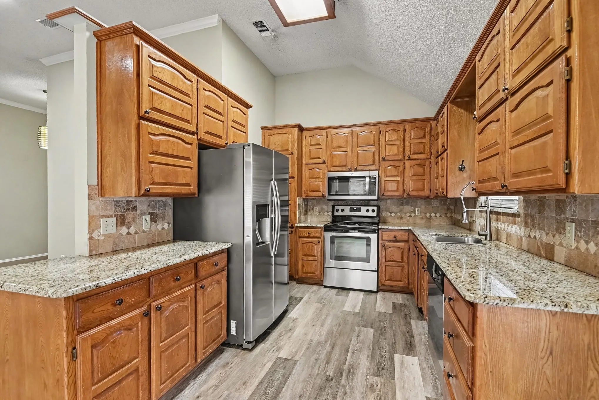 Single Family Residence For Sale in Parker County , 110 Mill Creek Lane, Weatherford, Texas 76087, 3 Bedroom, 2 Bathroom, 2 Garage spaces, 1,674 Sqft, built in 1989, mls#21368355, Real Estate Agent in Weatherford, Homes For Sale in Parker county, Homes For Sale in Weatherford, Realtor in Weatherford Texas, Real Estate Brokerage Independent Realty Texas, Luminita Cordes Realtor