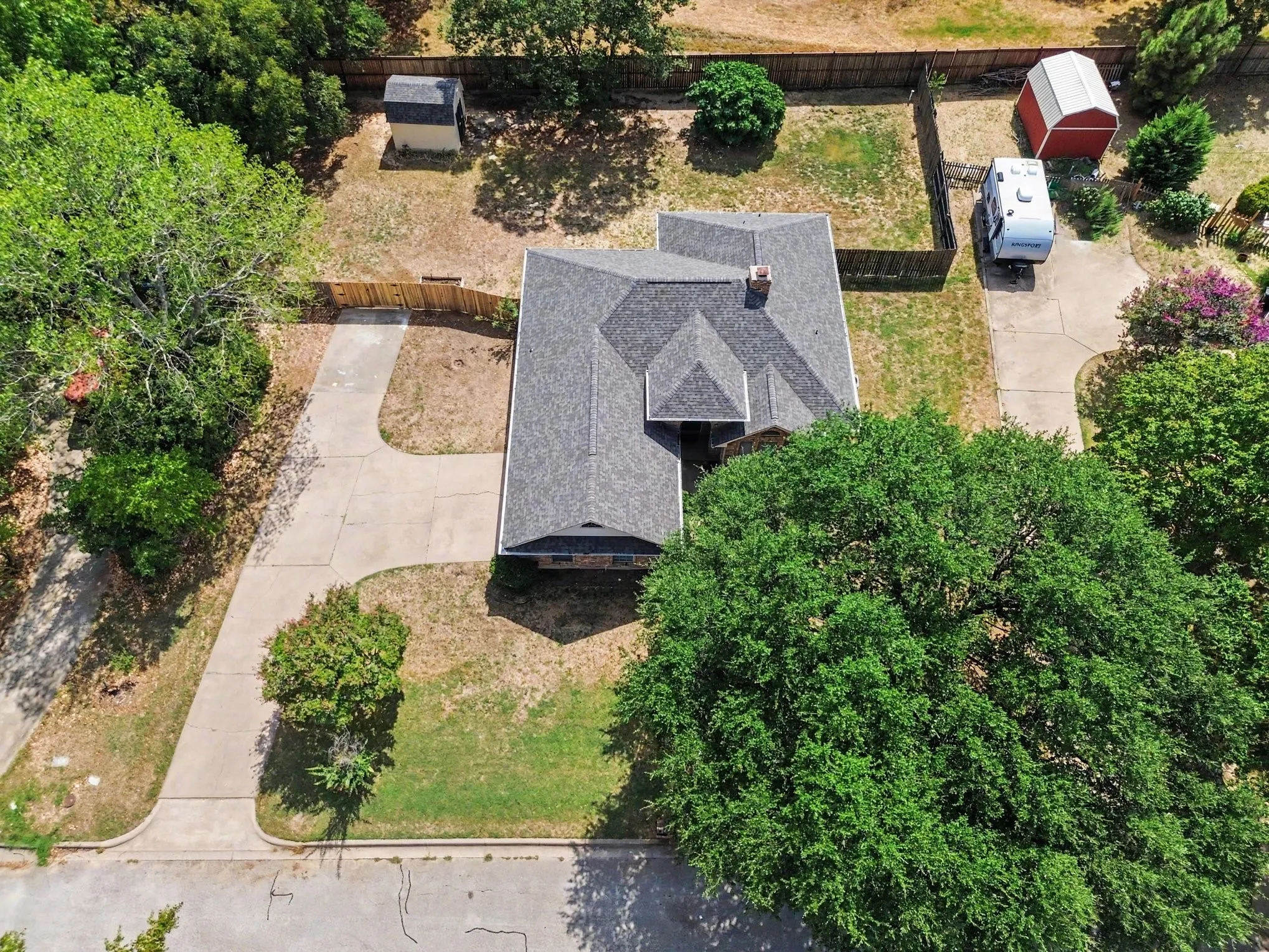 Single Family Residence For Sale in Parker County , 110 Mill Creek Lane, Weatherford, Texas 76087, 3 Bedroom, 2 Bathroom, 2 Garage spaces, 1,674 Sqft, built in 1989, mls#21368355, Real Estate Agent in Weatherford, Homes For Sale in Parker county, Homes For Sale in Weatherford, Realtor in Weatherford Texas, Real Estate Brokerage Independent Realty Texas, Luminita Cordes Realtor