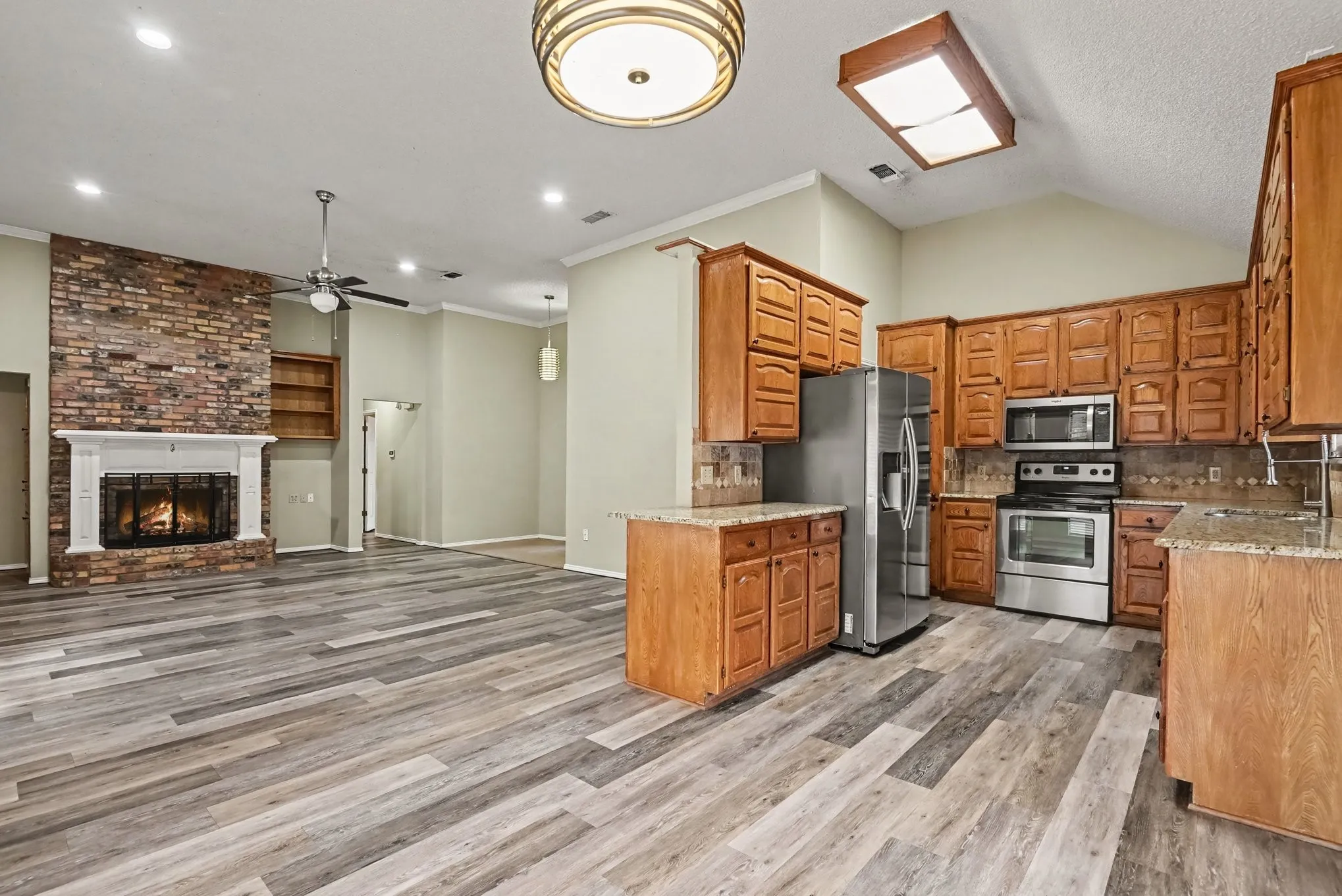 Single Family Residence For Sale in Parker County , 110 Mill Creek Lane, Weatherford, Texas 76087, 3 Bedroom, 2 Bathroom, 2 Garage spaces, 1,674 Sqft, built in 1989, mls#21368355, Real Estate Agent in Weatherford, Homes For Sale in Parker county, Homes For Sale in Weatherford, Realtor in Weatherford Texas, Real Estate Brokerage Independent Realty Texas, Luminita Cordes Realtor
