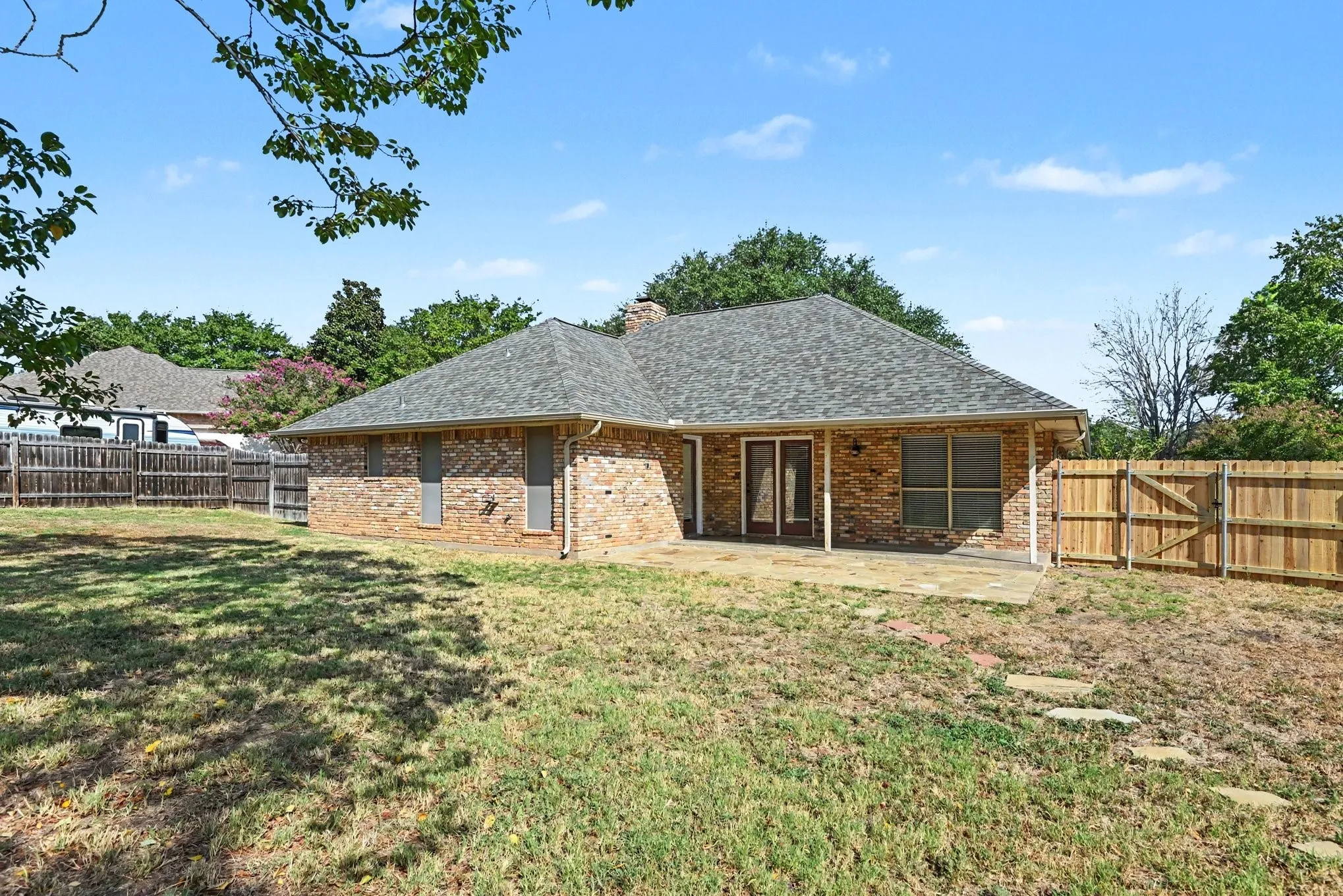 Single Family Residence For Sale in Parker County , 110 Mill Creek Lane, Weatherford, Texas 76087, 3 Bedroom, 2 Bathroom, 2 Garage spaces, 1,674 Sqft, built in 1989, mls#21368355, Real Estate Agent in Weatherford, Homes For Sale in Parker county, Homes For Sale in Weatherford, Realtor in Weatherford Texas, Real Estate Brokerage Independent Realty Texas, Luminita Cordes Realtor