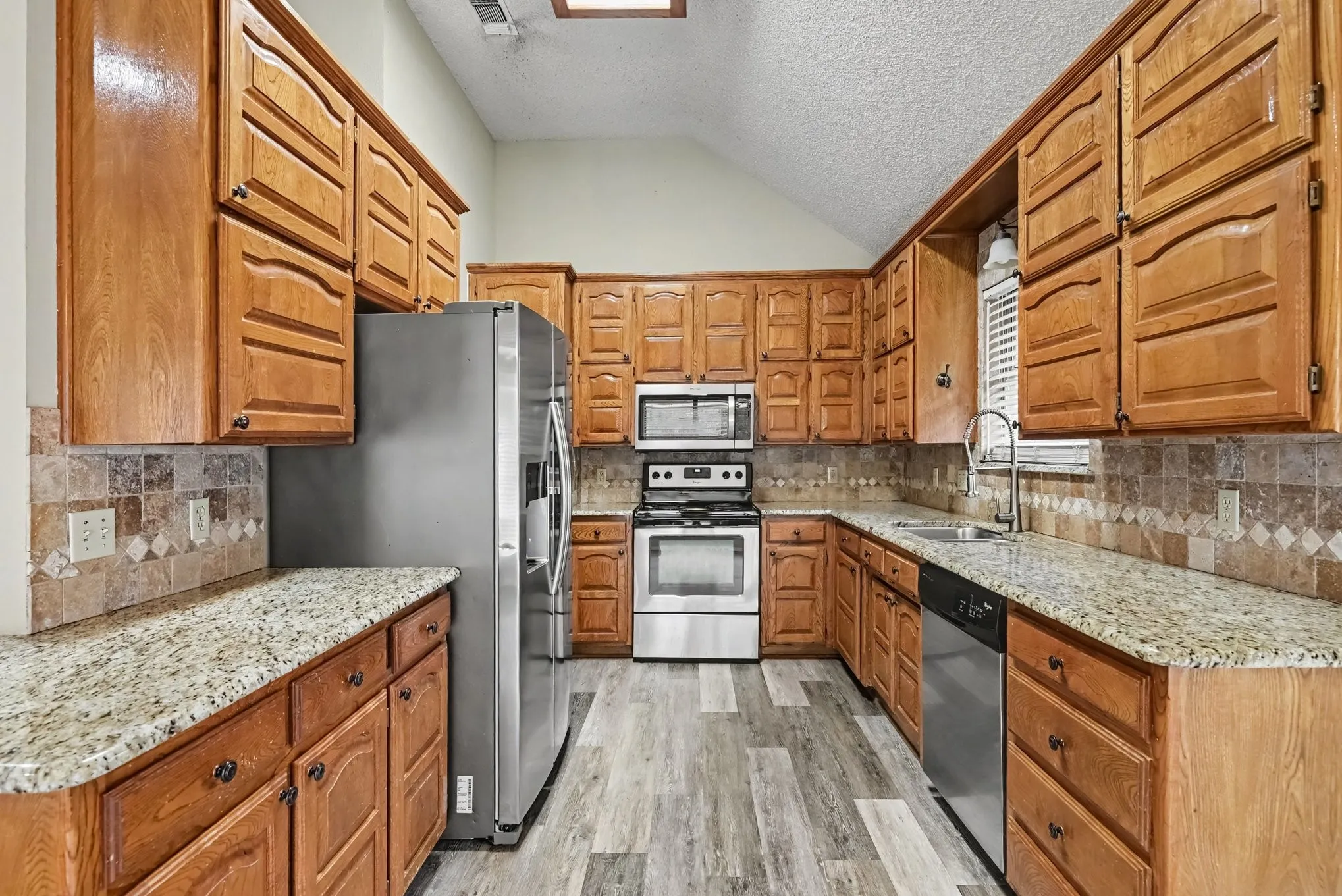Single Family Residence For Sale in Parker County , 110 Mill Creek Lane, Weatherford, Texas 76087, 3 Bedroom, 2 Bathroom, 2 Garage spaces, 1,674 Sqft, built in 1989, mls#21368355, Real Estate Agent in Weatherford, Homes For Sale in Parker county, Homes For Sale in Weatherford, Realtor in Weatherford Texas, Real Estate Brokerage Independent Realty Texas, Luminita Cordes Realtor