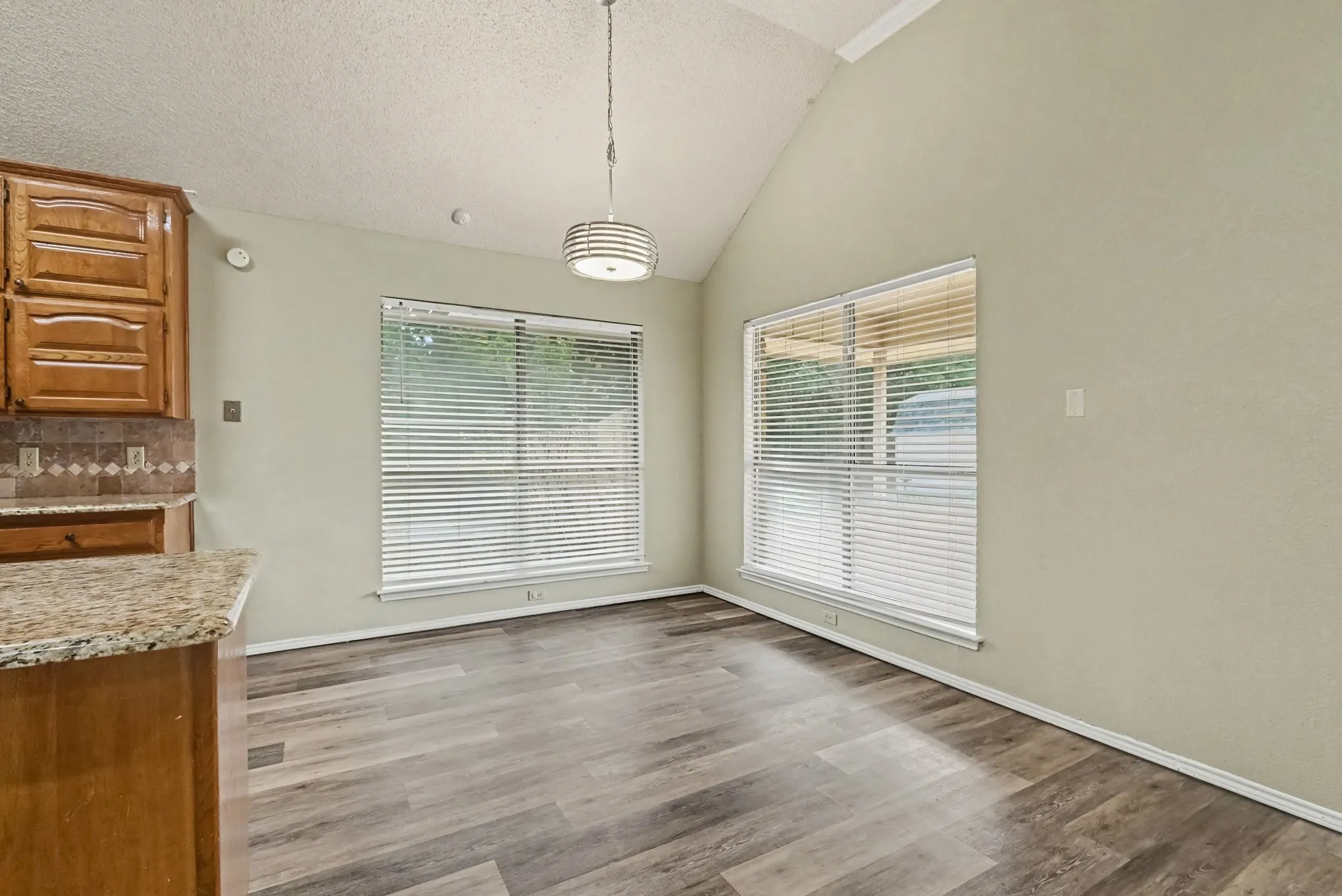 Single Family Residence For Sale in Parker County , 110 Mill Creek Lane, Weatherford, Texas 76087, 3 Bedroom, 2 Bathroom, 2 Garage spaces, 1,674 Sqft, built in 1989, mls#21368355, Real Estate Agent in Weatherford, Homes For Sale in Parker county, Homes For Sale in Weatherford, Realtor in Weatherford Texas, Real Estate Brokerage Independent Realty Texas, Luminita Cordes Realtor
