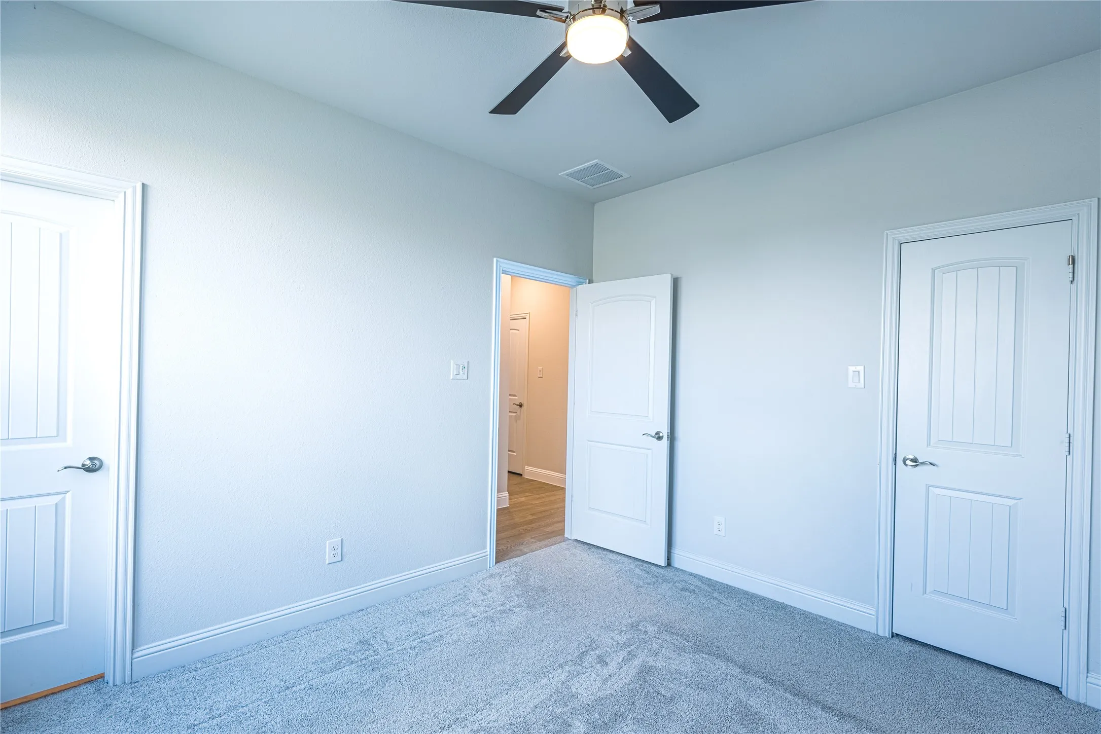 Single Family Residence For Sale in Collin County , 11811 Great Trail, Frisco, Texas 75035, 5 Bedroom, 5 Bathroom, 2 Garage spaces, 3,824 Sqft, built in 2022, mls#21391386, Real Estate Agent in Frisco, Homes For Sale in Collin county, Homes For Sale in Frisco, Realtor in Frisco Texas, Real Estate Brokerage Independent Realty Texas, Luminita Cordes Realtor
