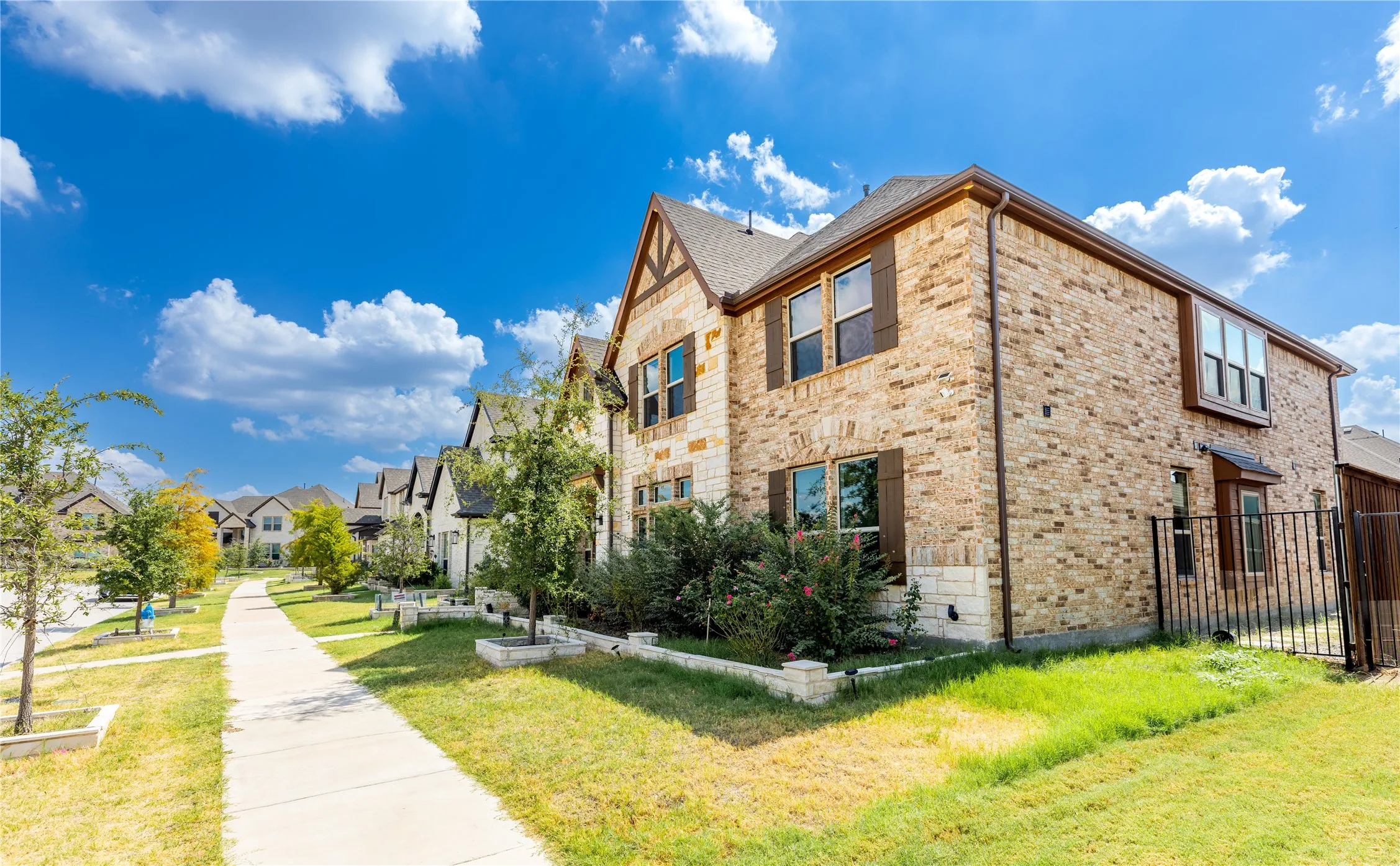 Single Family Residence For Sale in Collin County , 11811 Great Trail, Frisco, Texas 75035, 5 Bedroom, 5 Bathroom, 2 Garage spaces, 3,824 Sqft, built in 2022, mls#21391386, Real Estate Agent in Frisco, Homes For Sale in Collin county, Homes For Sale in Frisco, Realtor in Frisco Texas, Real Estate Brokerage Independent Realty Texas, Luminita Cordes Realtor