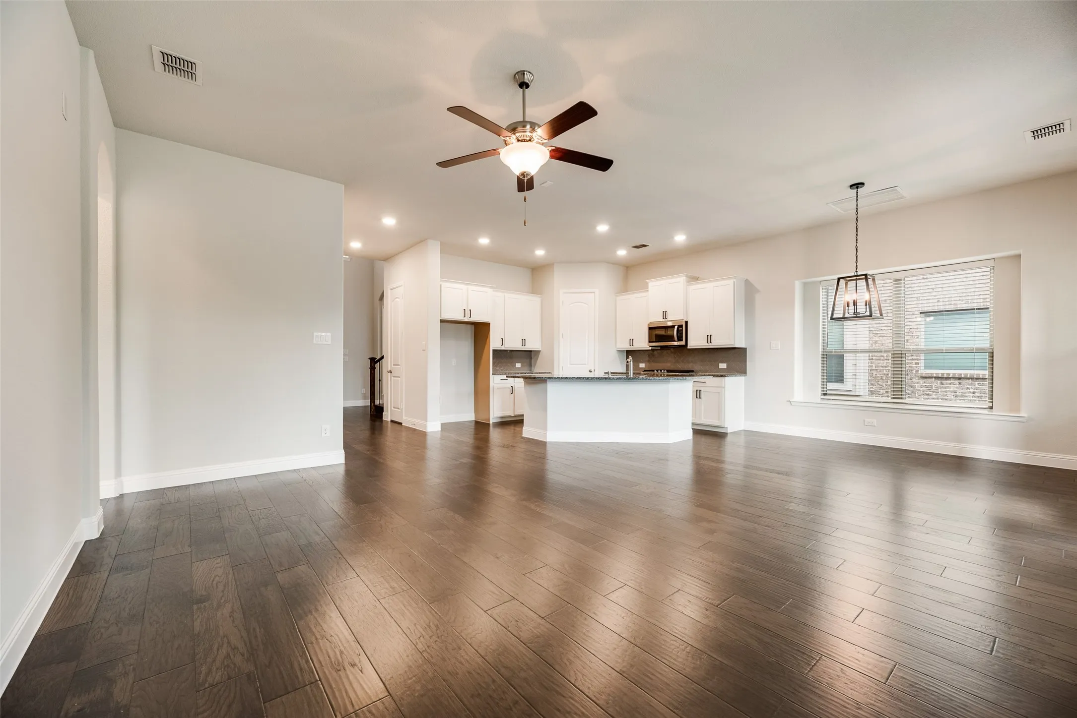 Single Family Residence For Sale in Denton County , 5104 Shallow Pond Drive, Little Elm, Texas 76227, 4 Bedroom, 3 Bathroom, 2 Garage spaces, 2,667 Sqft, built in 2018, mls#21391410, Real Estate Agent in Little Elm, Homes For Sale in Denton county, Homes For Sale in Little Elm, Realtor in Little Elm Texas, Real Estate Brokerage Independent Realty Texas, Luminita Cordes Realtor