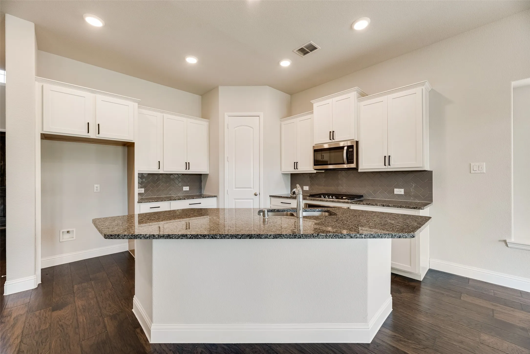 Single Family Residence For Sale in Denton County , 5104 Shallow Pond Drive, Little Elm, Texas 76227, 4 Bedroom, 3 Bathroom, 2 Garage spaces, 2,667 Sqft, built in 2018, mls#21391410, Real Estate Agent in Little Elm, Homes For Sale in Denton county, Homes For Sale in Little Elm, Realtor in Little Elm Texas, Real Estate Brokerage Independent Realty Texas, Luminita Cordes Realtor