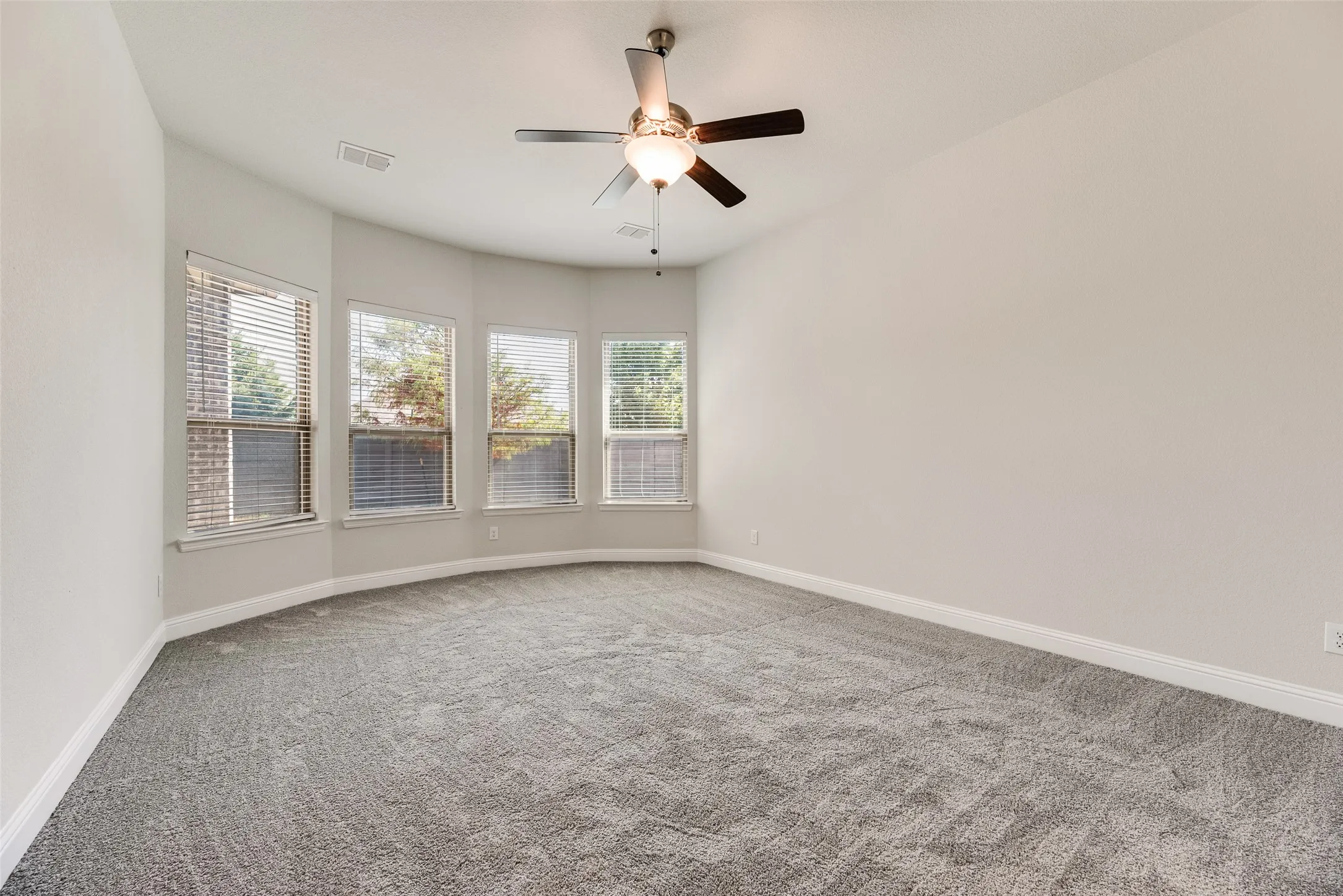 Single Family Residence For Sale in Denton County , 5104 Shallow Pond Drive, Little Elm, Texas 76227, 4 Bedroom, 3 Bathroom, 2 Garage spaces, 2,667 Sqft, built in 2018, mls#21391410, Real Estate Agent in Little Elm, Homes For Sale in Denton county, Homes For Sale in Little Elm, Realtor in Little Elm Texas, Real Estate Brokerage Independent Realty Texas, Luminita Cordes Realtor