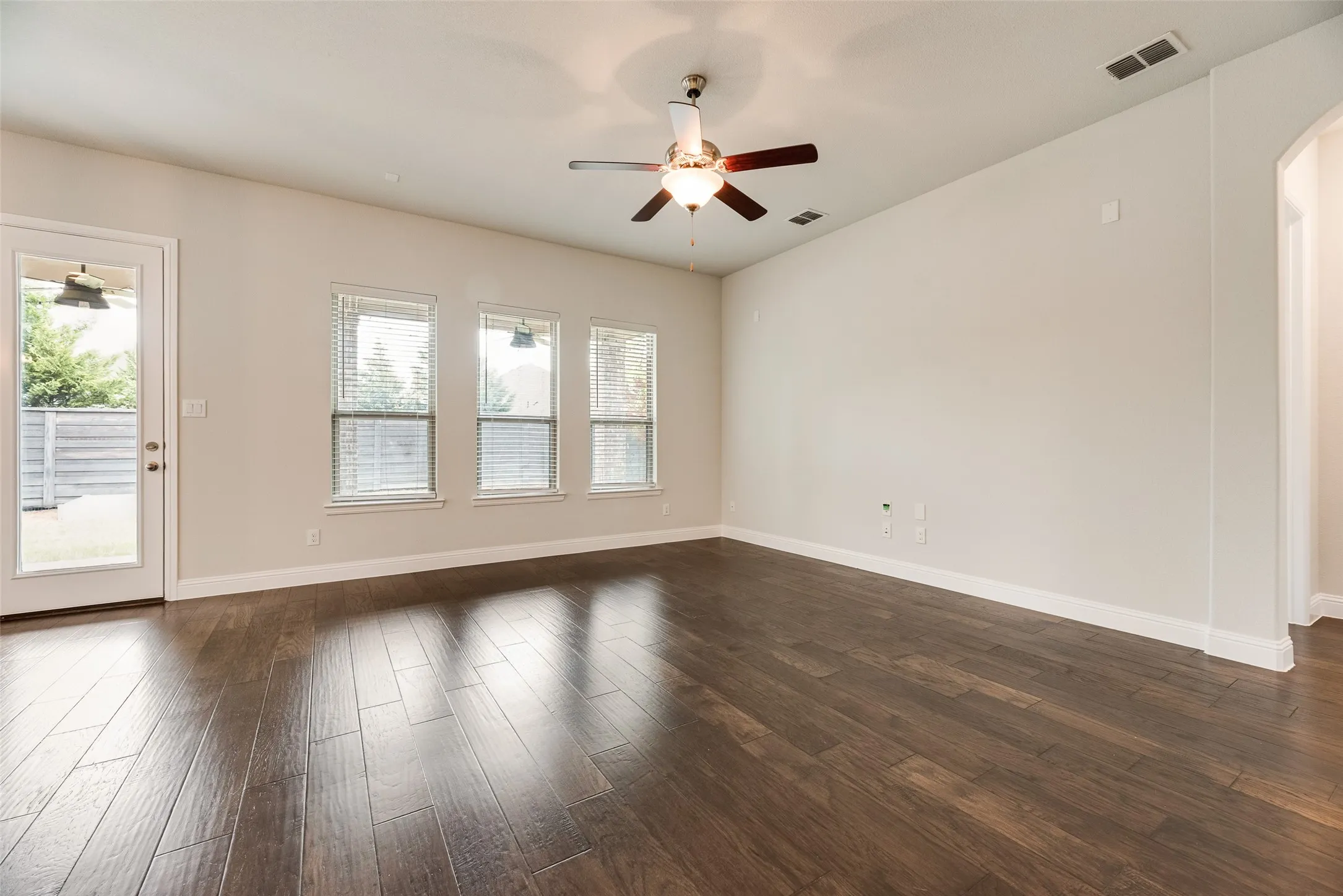 Single Family Residence For Sale in Denton County , 5104 Shallow Pond Drive, Little Elm, Texas 76227, 4 Bedroom, 3 Bathroom, 2 Garage spaces, 2,667 Sqft, built in 2018, mls#21391410, Real Estate Agent in Little Elm, Homes For Sale in Denton county, Homes For Sale in Little Elm, Realtor in Little Elm Texas, Real Estate Brokerage Independent Realty Texas, Luminita Cordes Realtor
