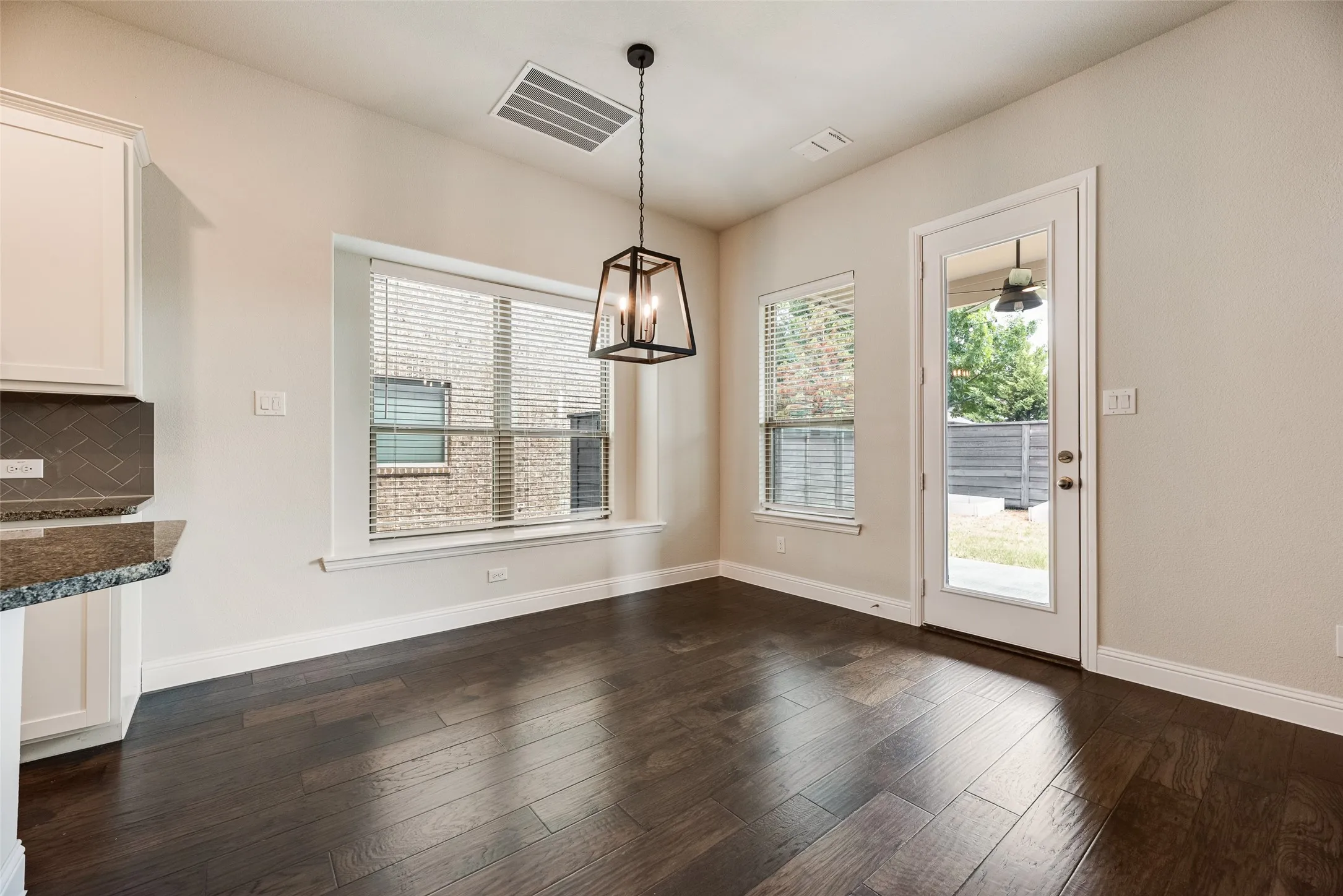 Single Family Residence For Sale in Denton County , 5104 Shallow Pond Drive, Little Elm, Texas 76227, 4 Bedroom, 3 Bathroom, 2 Garage spaces, 2,667 Sqft, built in 2018, mls#21391410, Real Estate Agent in Little Elm, Homes For Sale in Denton county, Homes For Sale in Little Elm, Realtor in Little Elm Texas, Real Estate Brokerage Independent Realty Texas, Luminita Cordes Realtor