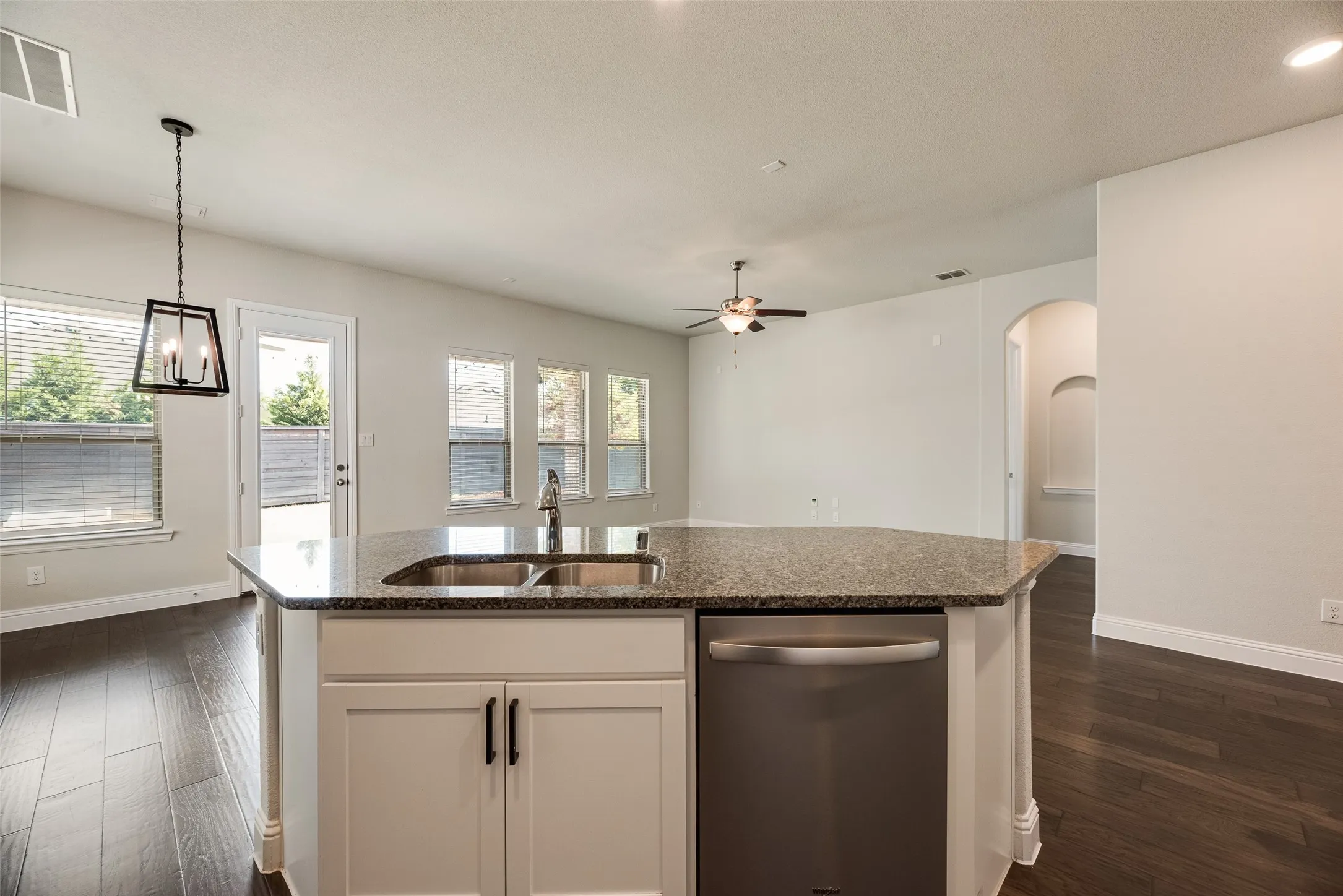 Single Family Residence For Sale in Denton County , 5104 Shallow Pond Drive, Little Elm, Texas 76227, 4 Bedroom, 3 Bathroom, 2 Garage spaces, 2,667 Sqft, built in 2018, mls#21391410, Real Estate Agent in Little Elm, Homes For Sale in Denton county, Homes For Sale in Little Elm, Realtor in Little Elm Texas, Real Estate Brokerage Independent Realty Texas, Luminita Cordes Realtor
