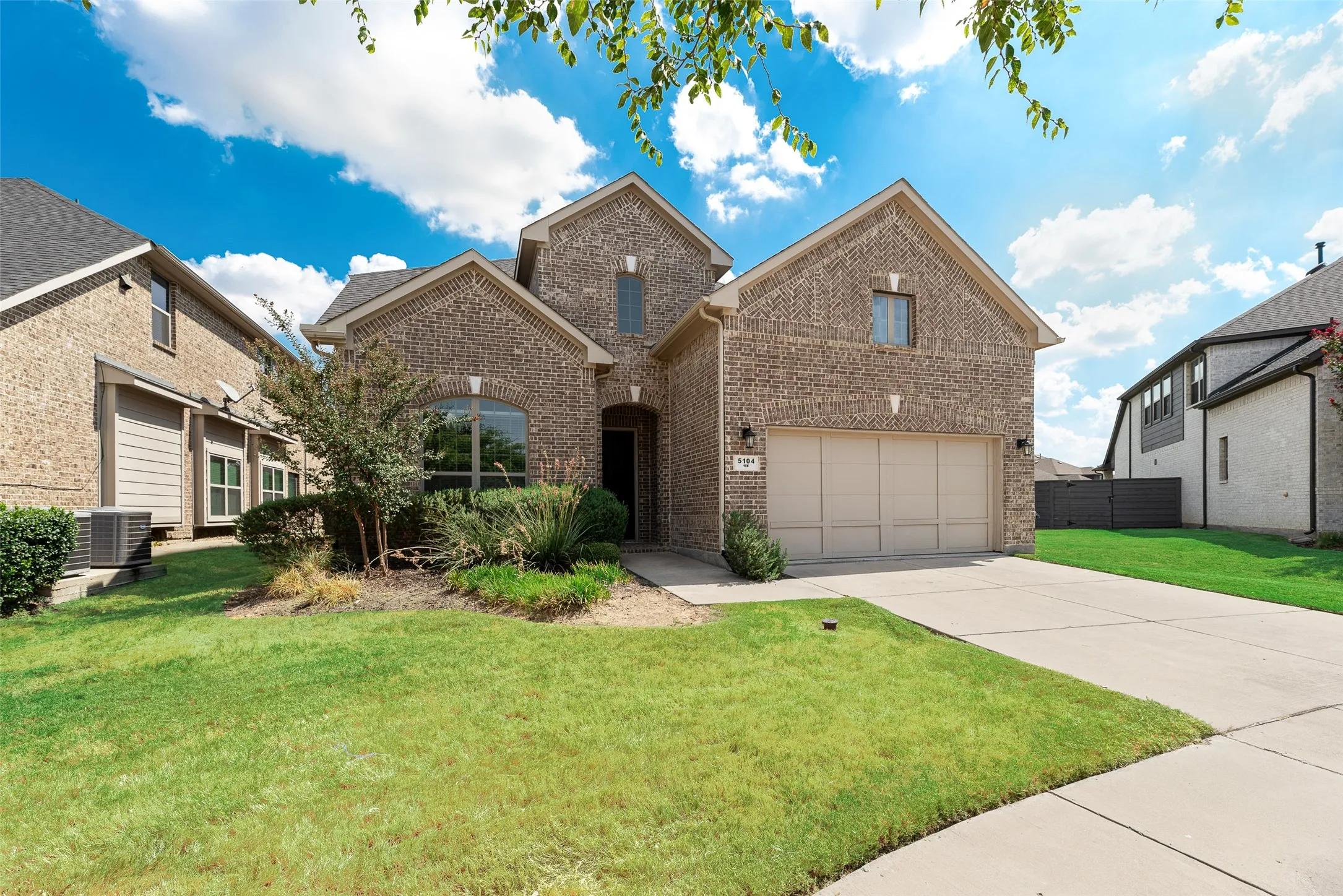 Single Family Residence For Sale in Denton County , 5104 Shallow Pond Drive, Little Elm, Texas 76227, 4 Bedroom, 3 Bathroom, 2 Garage spaces, 2,667 Sqft, built in 2018, mls#21391410, Real Estate Agent in Little Elm, Homes For Sale in Denton county, Homes For Sale in Little Elm, Realtor in Little Elm Texas, Real Estate Brokerage Independent Realty Texas, Luminita Cordes Realtor