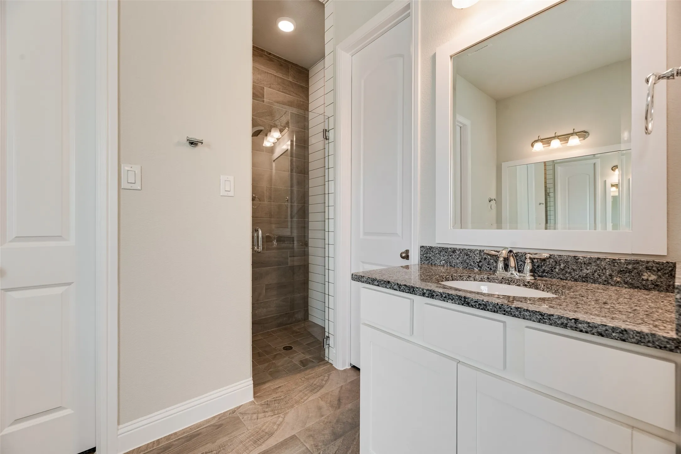 Single Family Residence For Sale in Denton County , 5104 Shallow Pond Drive, Little Elm, Texas 76227, 4 Bedroom, 3 Bathroom, 2 Garage spaces, 2,667 Sqft, built in 2018, mls#21391410, Real Estate Agent in Little Elm, Homes For Sale in Denton county, Homes For Sale in Little Elm, Realtor in Little Elm Texas, Real Estate Brokerage Independent Realty Texas, Luminita Cordes Realtor
