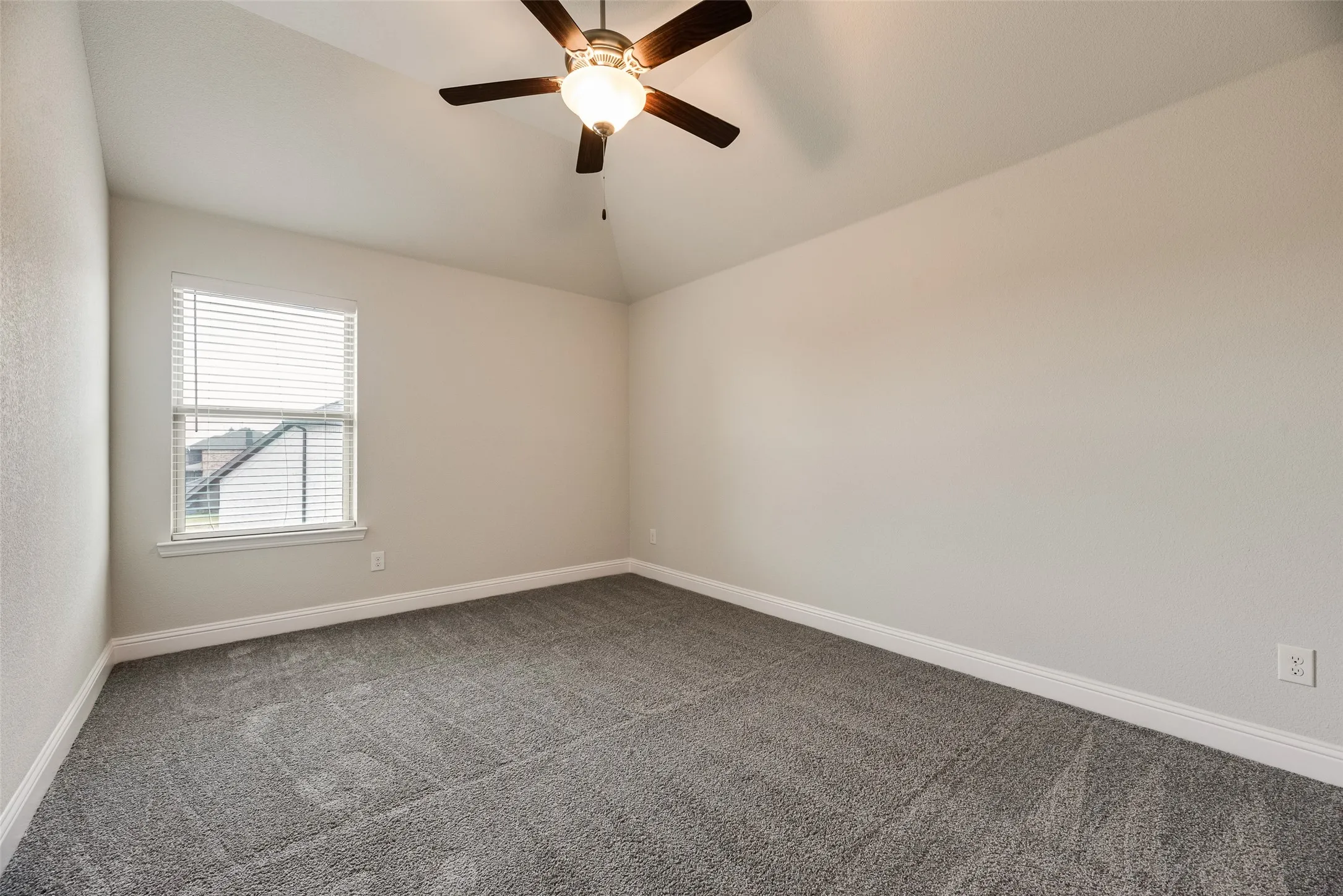 Single Family Residence For Sale in Denton County , 5104 Shallow Pond Drive, Little Elm, Texas 76227, 4 Bedroom, 3 Bathroom, 2 Garage spaces, 2,667 Sqft, built in 2018, mls#21391410, Real Estate Agent in Little Elm, Homes For Sale in Denton county, Homes For Sale in Little Elm, Realtor in Little Elm Texas, Real Estate Brokerage Independent Realty Texas, Luminita Cordes Realtor