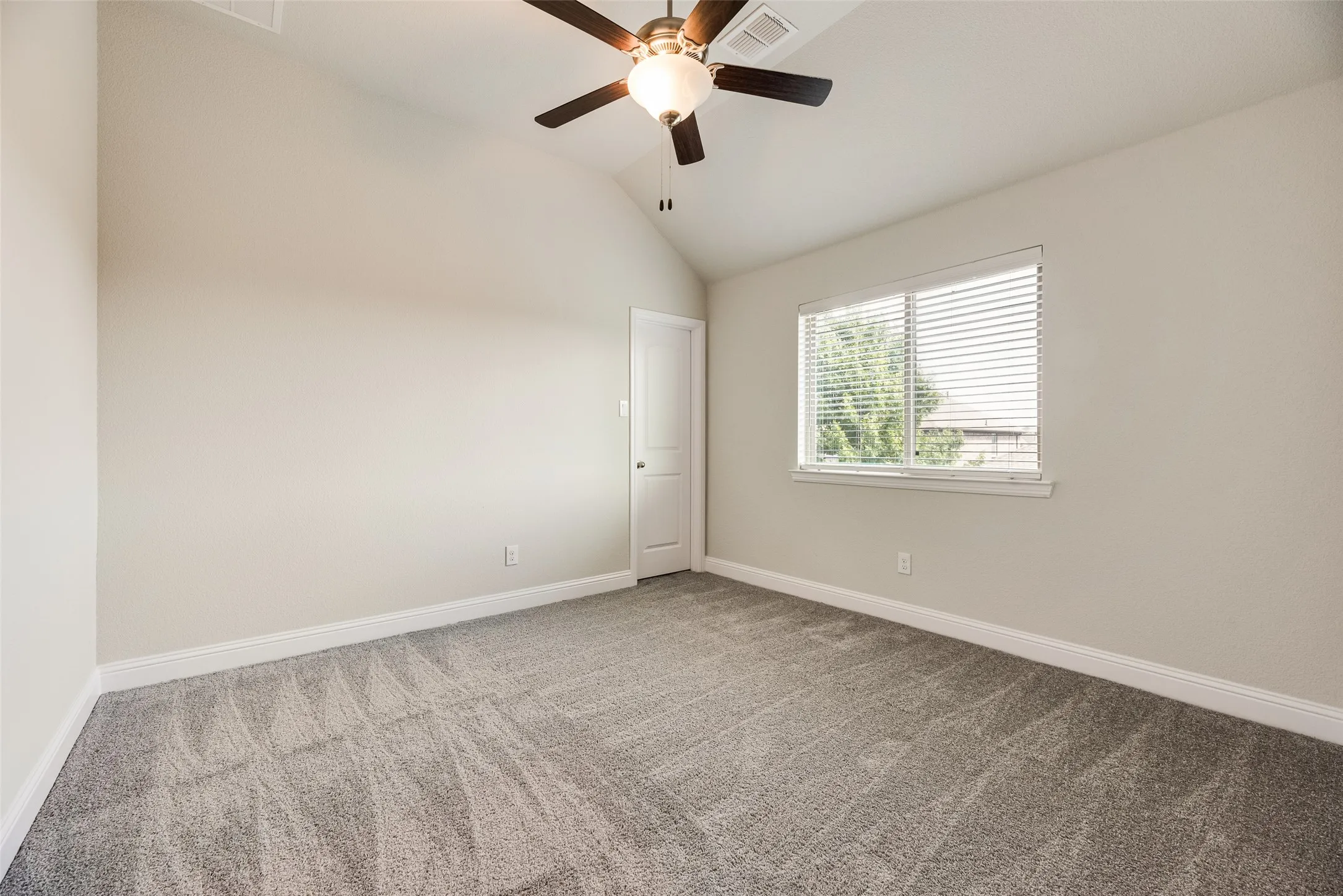 Single Family Residence For Sale in Denton County , 5104 Shallow Pond Drive, Little Elm, Texas 76227, 4 Bedroom, 3 Bathroom, 2 Garage spaces, 2,667 Sqft, built in 2018, mls#21391410, Real Estate Agent in Little Elm, Homes For Sale in Denton county, Homes For Sale in Little Elm, Realtor in Little Elm Texas, Real Estate Brokerage Independent Realty Texas, Luminita Cordes Realtor