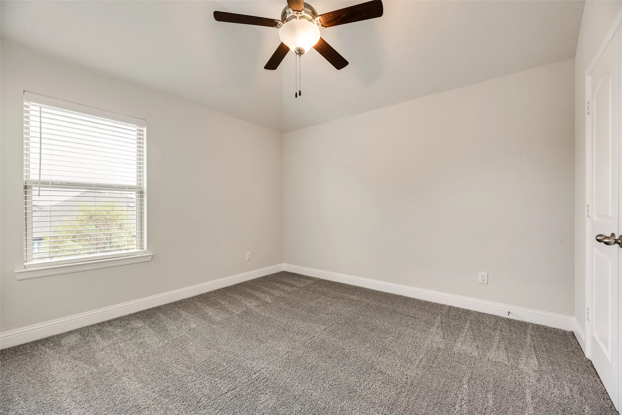 Single Family Residence For Sale in Denton County , 5104 Shallow Pond Drive, Little Elm, Texas 76227, 4 Bedroom, 3 Bathroom, 2 Garage spaces, 2,667 Sqft, built in 2018, mls#21391410, Real Estate Agent in Little Elm, Homes For Sale in Denton county, Homes For Sale in Little Elm, Realtor in Little Elm Texas, Real Estate Brokerage Independent Realty Texas, Luminita Cordes Realtor