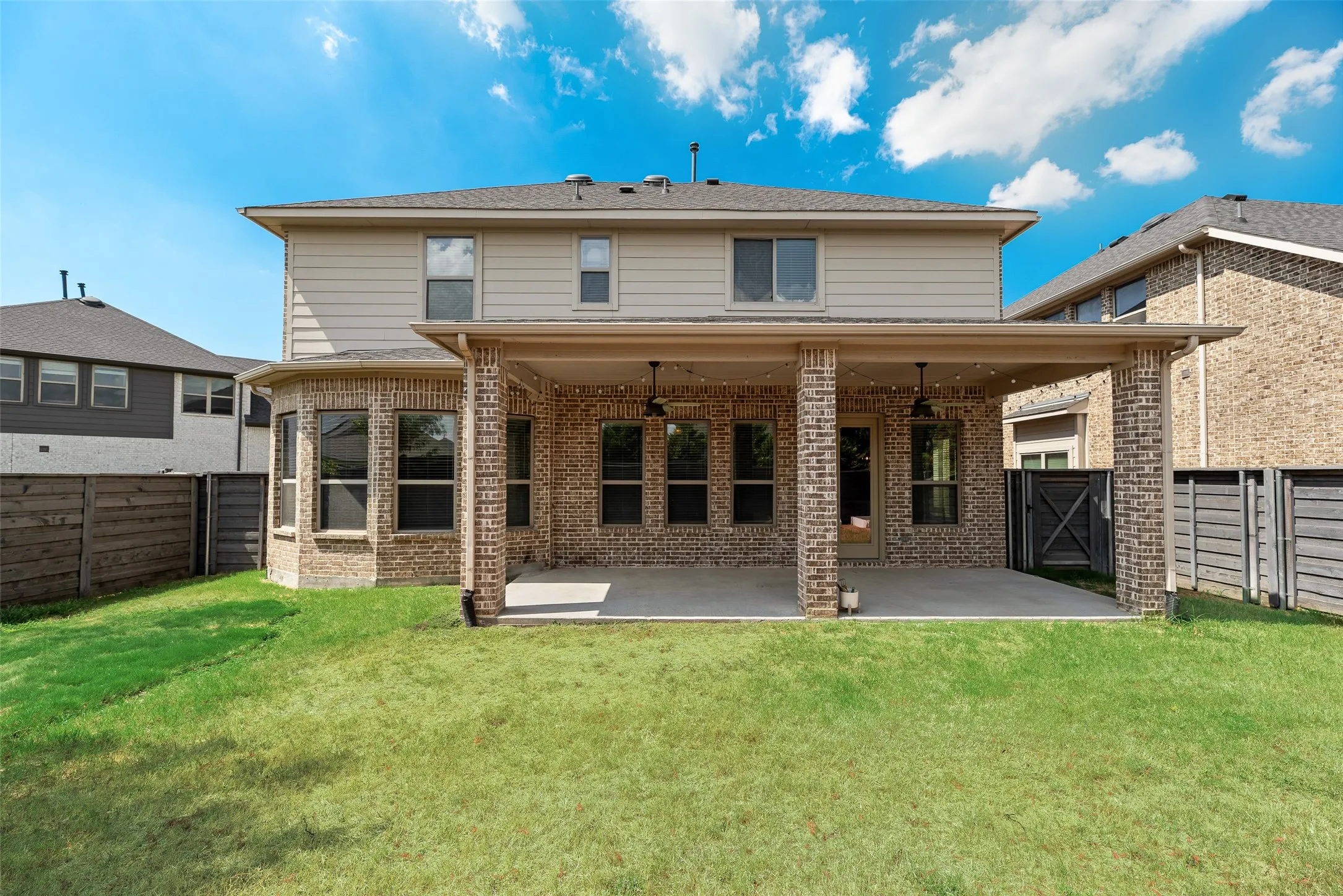 Single Family Residence For Sale in Denton County , 5104 Shallow Pond Drive, Little Elm, Texas 76227, 4 Bedroom, 3 Bathroom, 2 Garage spaces, 2,667 Sqft, built in 2018, mls#21391410, Real Estate Agent in Little Elm, Homes For Sale in Denton county, Homes For Sale in Little Elm, Realtor in Little Elm Texas, Real Estate Brokerage Independent Realty Texas, Luminita Cordes Realtor