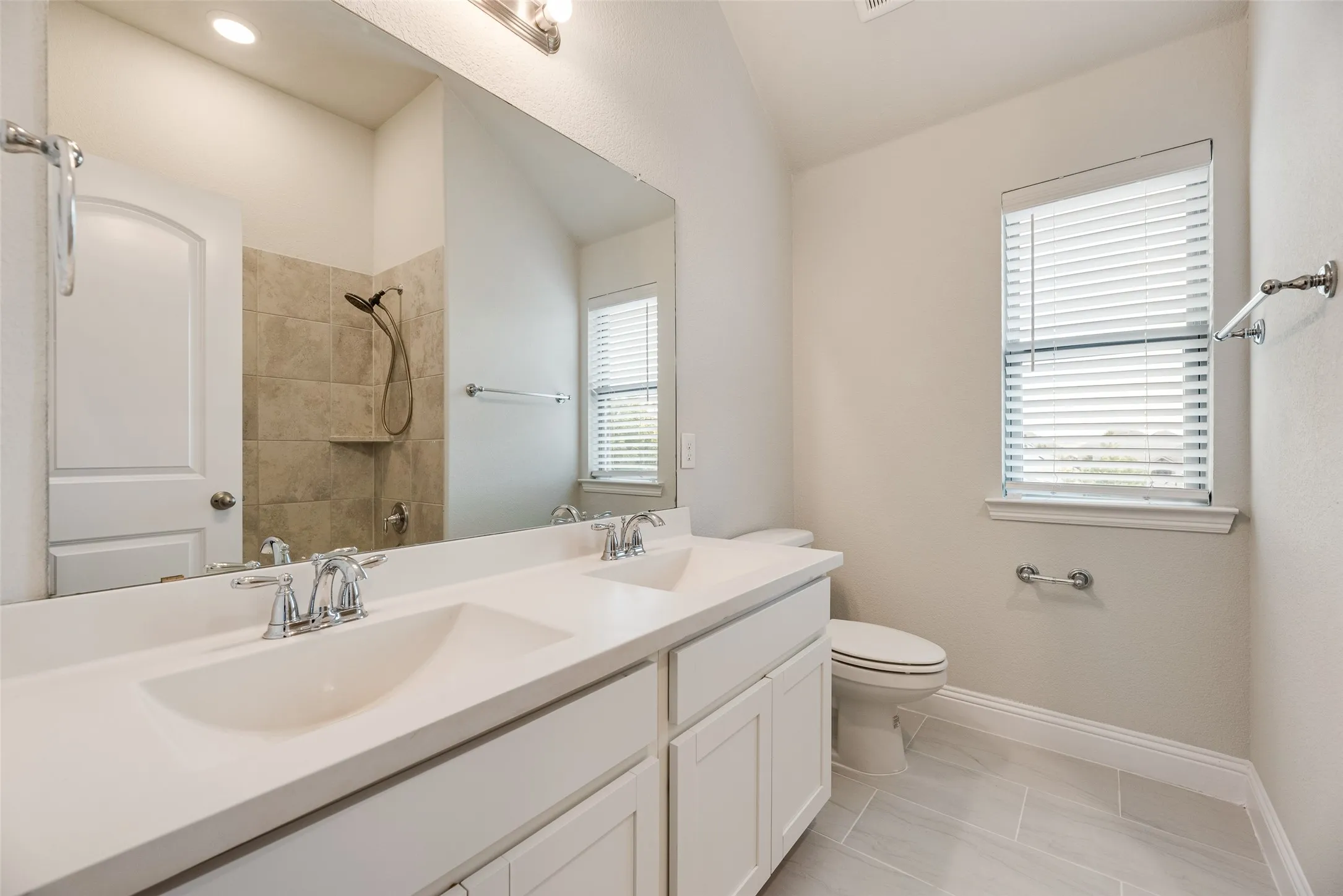 Single Family Residence For Sale in Denton County , 5104 Shallow Pond Drive, Little Elm, Texas 76227, 4 Bedroom, 3 Bathroom, 2 Garage spaces, 2,667 Sqft, built in 2018, mls#21391410, Real Estate Agent in Little Elm, Homes For Sale in Denton county, Homes For Sale in Little Elm, Realtor in Little Elm Texas, Real Estate Brokerage Independent Realty Texas, Luminita Cordes Realtor