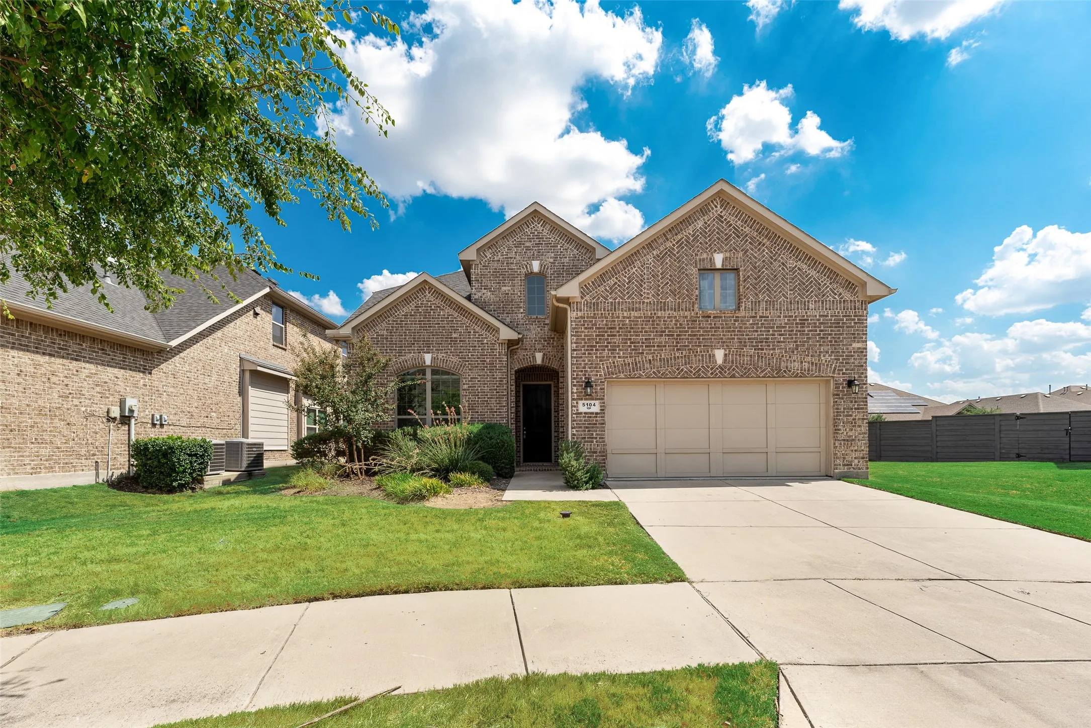 Single Family Residence For Sale in Denton County , 5104 Shallow Pond Drive, Little Elm, Texas 76227, 4 Bedroom, 3 Bathroom, 2 Garage spaces, 2,667 Sqft, built in 2018, mls#21391410, Real Estate Agent in Little Elm, Homes For Sale in Denton county, Homes For Sale in Little Elm, Realtor in Little Elm Texas, Real Estate Brokerage Independent Realty Texas, Luminita Cordes Realtor