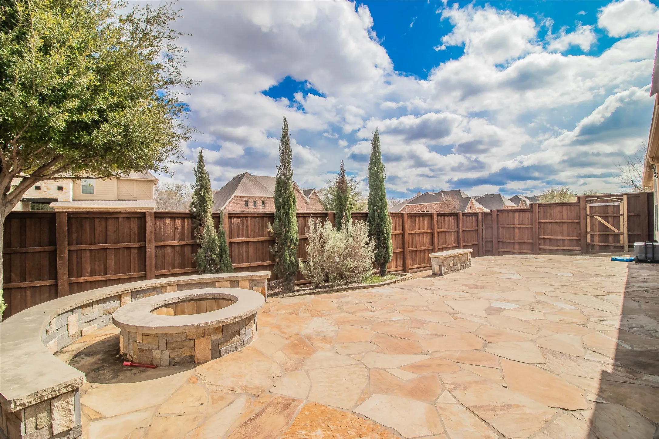 Single Family Residence For Rent in Collin County , 4647 Phillip Drive, Plano, Texas 75024, 3 Bedroom, 2 Bathroom, 2 Garage spaces, 2,207 Sqft, built in 2007, mls#21390582, Real Estate Agent in Plano, Homes For Rent in Collin county, Homes For Rent in Plano, Realtor in Plano Texas, Real Estate Brokerage Independent Realty Texas, Luminita Cordes Realtor