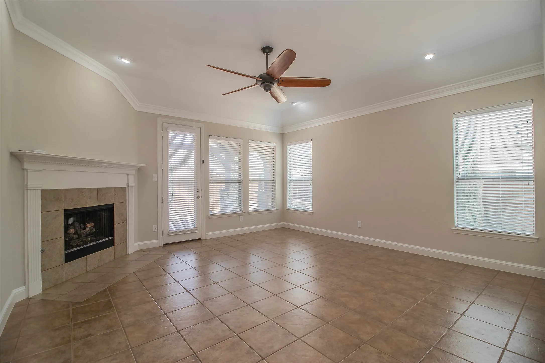 Single Family Residence For Rent in Collin County , 4647 Phillip Drive, Plano, Texas 75024, 3 Bedroom, 2 Bathroom, 2 Garage spaces, 2,207 Sqft, built in 2007, mls#21390582, Real Estate Agent in Plano, Homes For Rent in Collin county, Homes For Rent in Plano, Realtor in Plano Texas, Real Estate Brokerage Independent Realty Texas, Luminita Cordes Realtor
