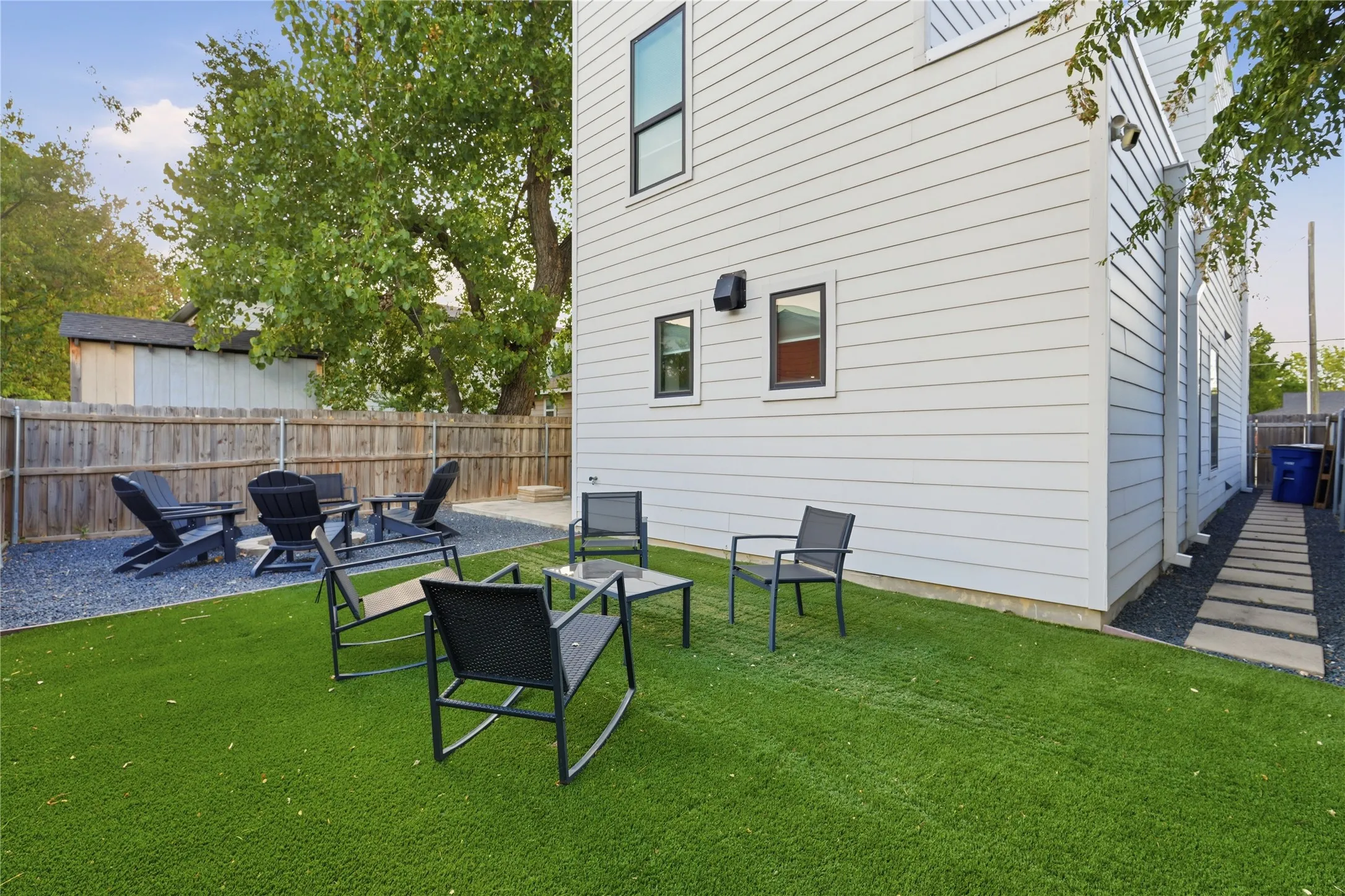 Single Family Residence For Rent in Dallas County , 1808 Shaw Street, Dallas, Texas 75212, 3 Bedroom, 3 Bathroom, 2 Garage spaces, 2,618 Sqft, built in 2019, mls#21382378, Real Estate Agent in Dallas, Homes For Rent in Dallas county, Homes For Rent in Dallas, Realtor in Dallas Texas, Real Estate Brokerage Independent Realty Texas, Luminita Cordes Realtor