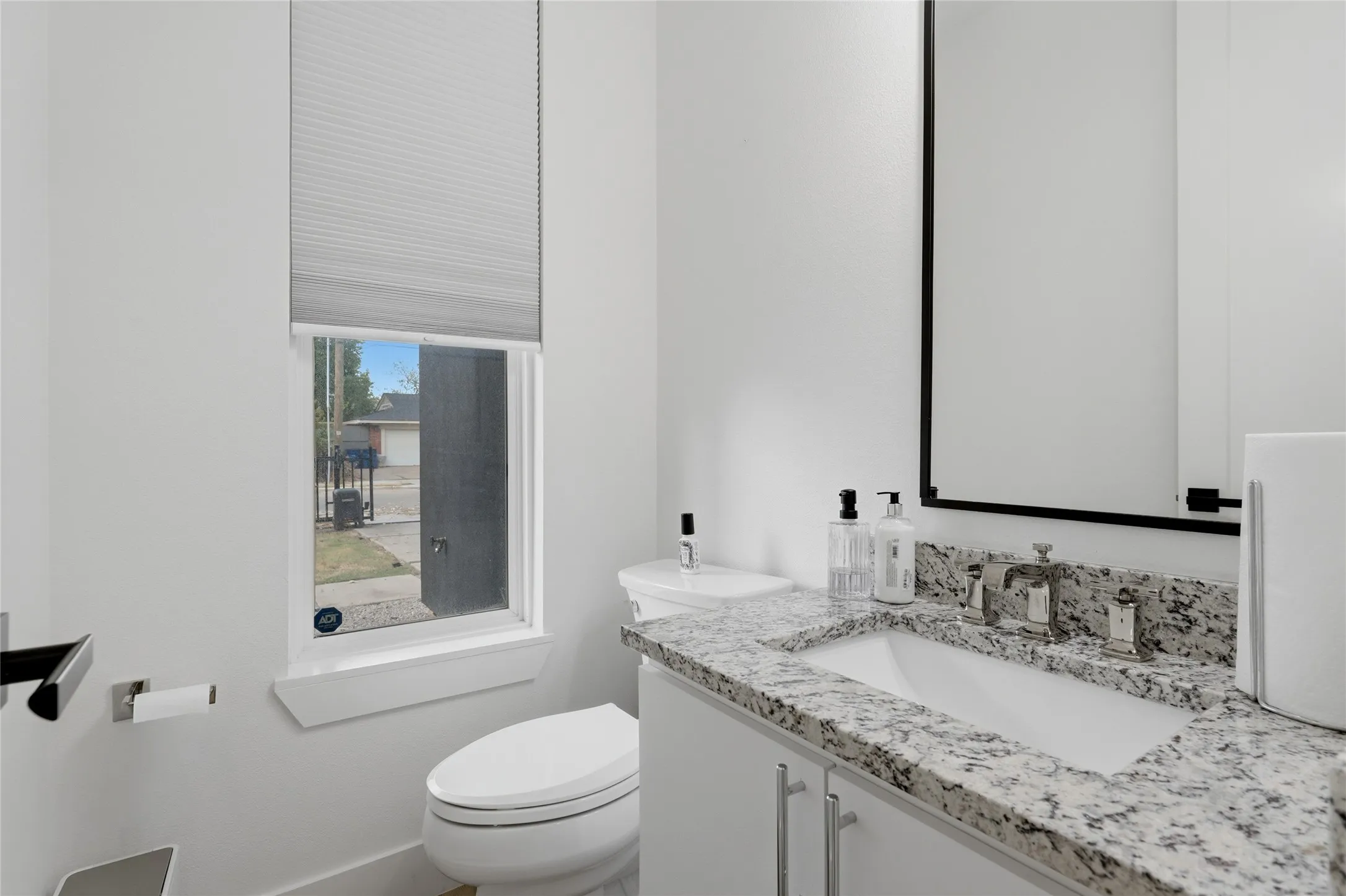 Single Family Residence For Rent in Dallas County , 1808 Shaw Street, Dallas, Texas 75212, 3 Bedroom, 3 Bathroom, 2 Garage spaces, 2,618 Sqft, built in 2019, mls#21382378, Real Estate Agent in Dallas, Homes For Rent in Dallas county, Homes For Rent in Dallas, Realtor in Dallas Texas, Real Estate Brokerage Independent Realty Texas, Luminita Cordes Realtor
