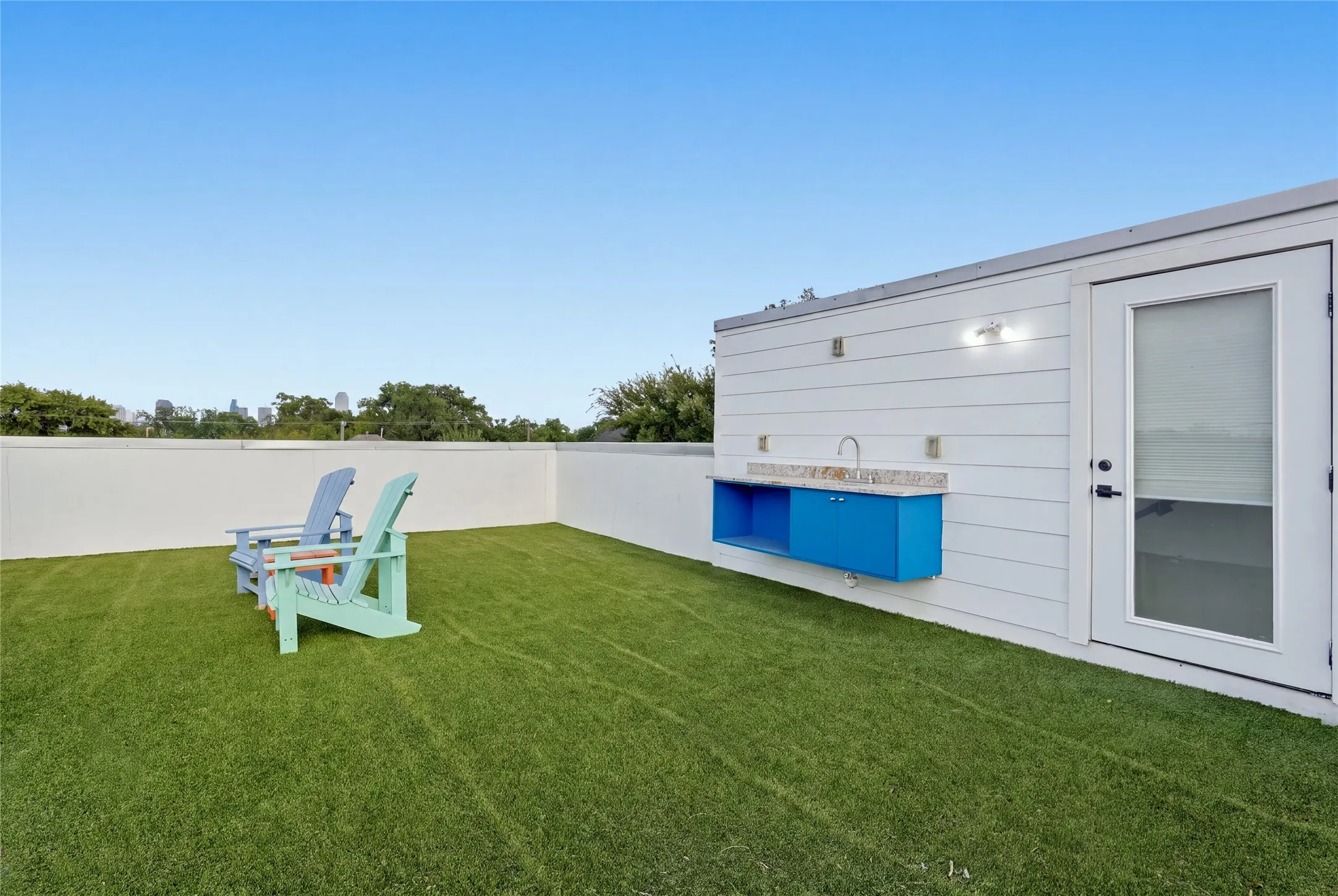 Single Family Residence For Rent in Dallas County , 1808 Shaw Street, Dallas, Texas 75212, 3 Bedroom, 3 Bathroom, 2 Garage spaces, 2,618 Sqft, built in 2019, mls#21382378, Real Estate Agent in Dallas, Homes For Rent in Dallas county, Homes For Rent in Dallas, Realtor in Dallas Texas, Real Estate Brokerage Independent Realty Texas, Luminita Cordes Realtor