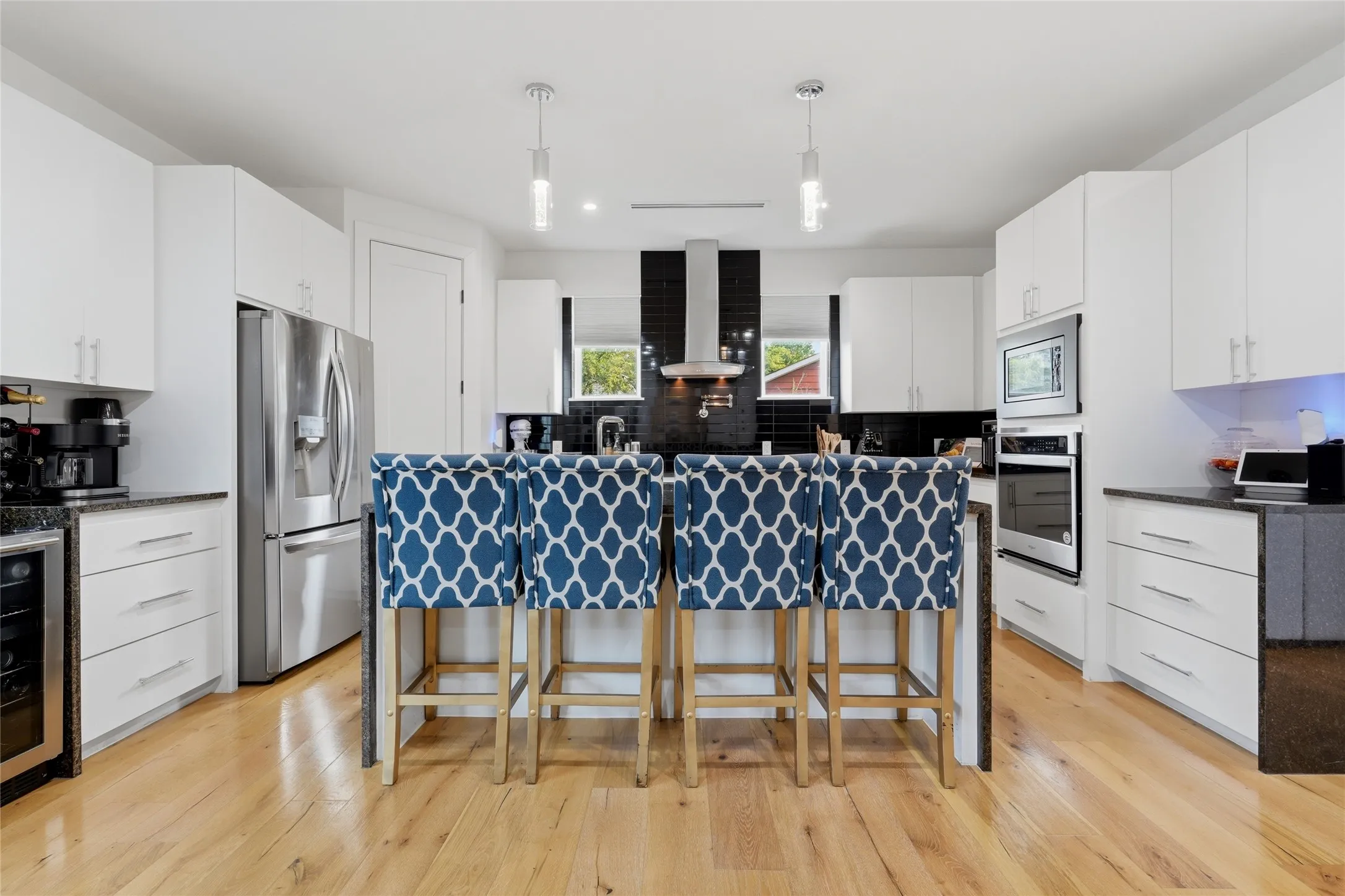 Single Family Residence For Rent in Dallas County , 1808 Shaw Street, Dallas, Texas 75212, 3 Bedroom, 3 Bathroom, 2 Garage spaces, 2,618 Sqft, built in 2019, mls#21382378, Real Estate Agent in Dallas, Homes For Rent in Dallas county, Homes For Rent in Dallas, Realtor in Dallas Texas, Real Estate Brokerage Independent Realty Texas, Luminita Cordes Realtor