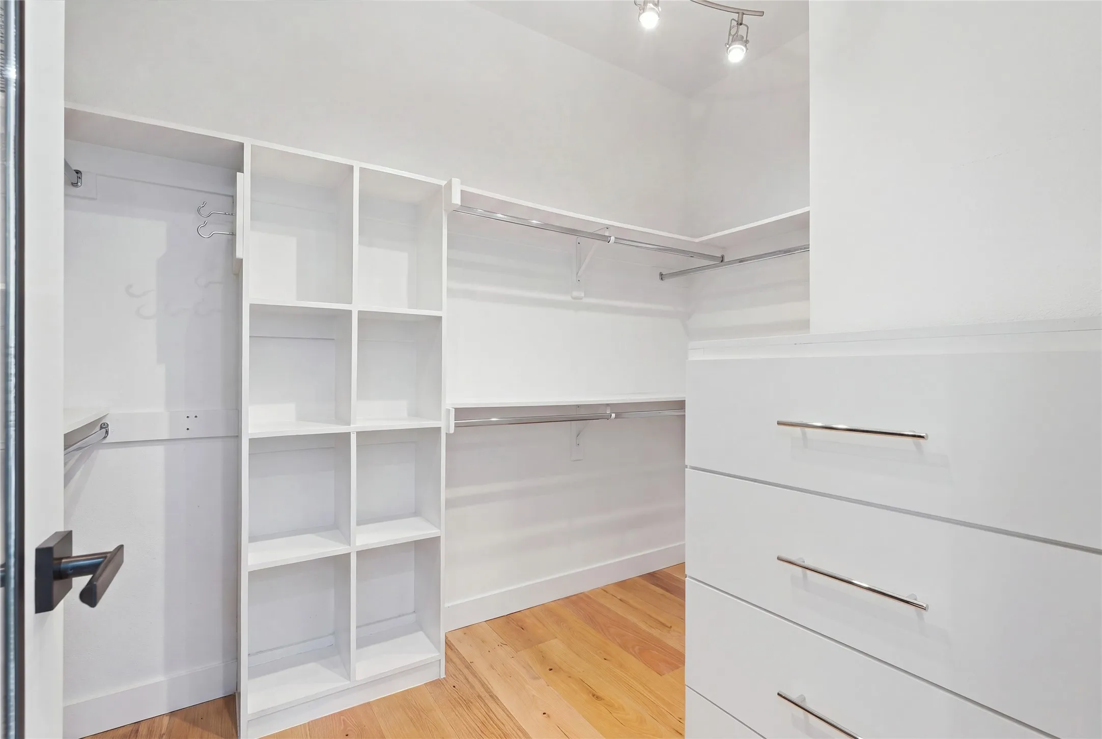 Single Family Residence For Rent in Dallas County , 1808 Shaw Street, Dallas, Texas 75212, 3 Bedroom, 3 Bathroom, 2 Garage spaces, 2,618 Sqft, built in 2019, mls#21382378, Real Estate Agent in Dallas, Homes For Rent in Dallas county, Homes For Rent in Dallas, Realtor in Dallas Texas, Real Estate Brokerage Independent Realty Texas, Luminita Cordes Realtor